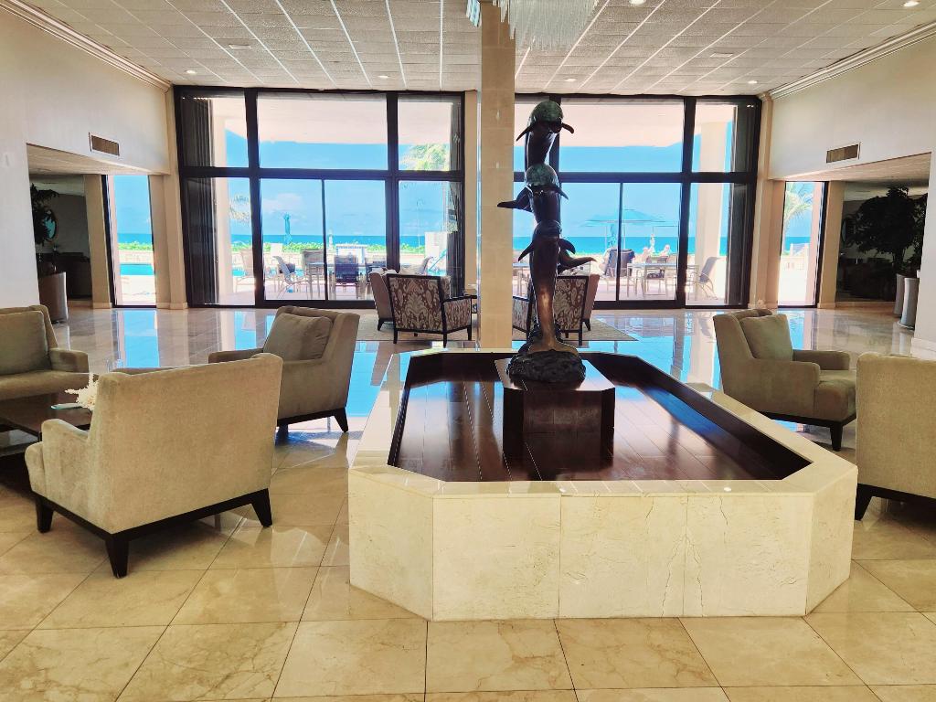 1147 Hillsboro Mile 209