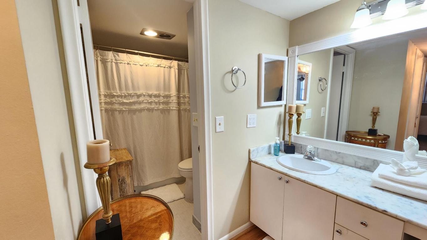 1147 Hillsboro Mile 209