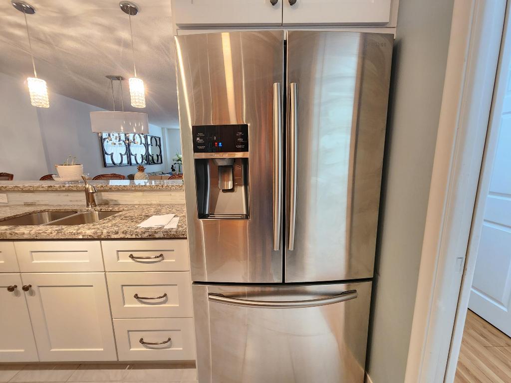 1147 Hillsboro Mile 209