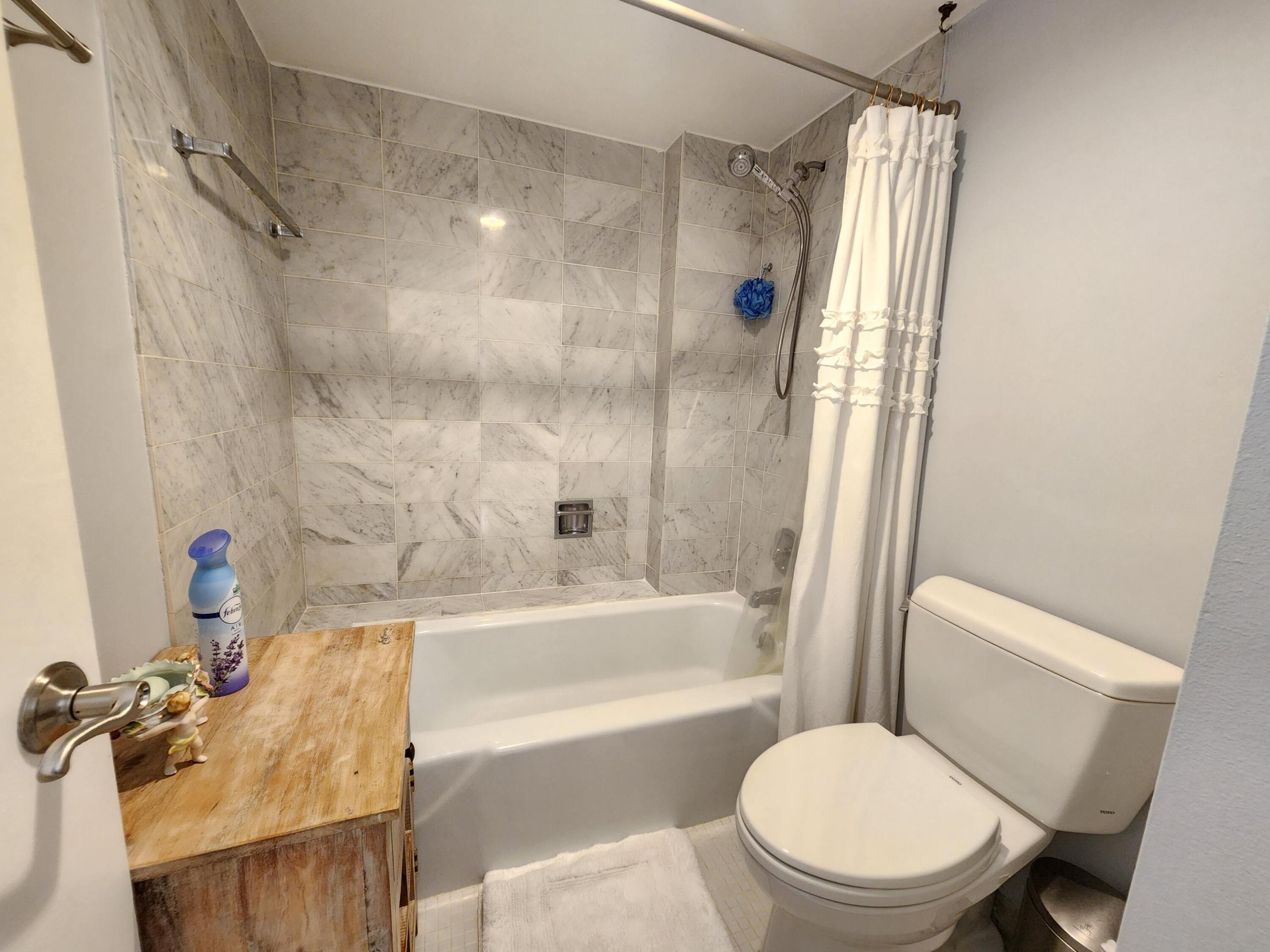 1147 Hillsboro Mile 209