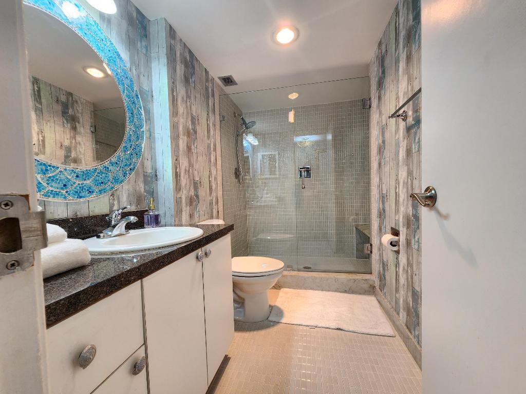 1147 Hillsboro Mile 209