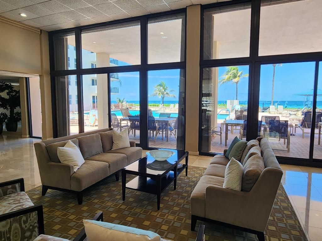 1147 Hillsboro Mile 209