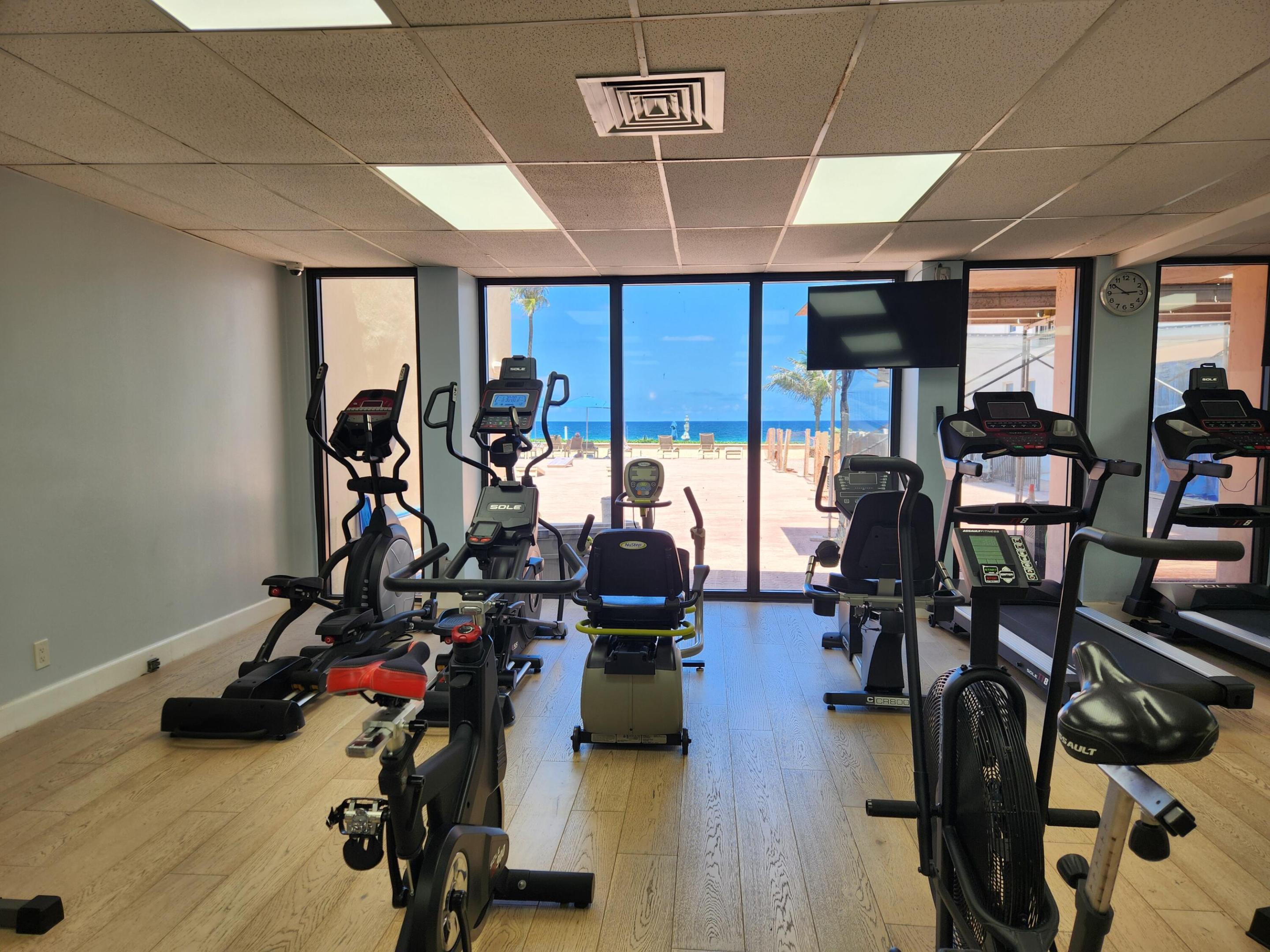 1147 Hillsboro Mile 209