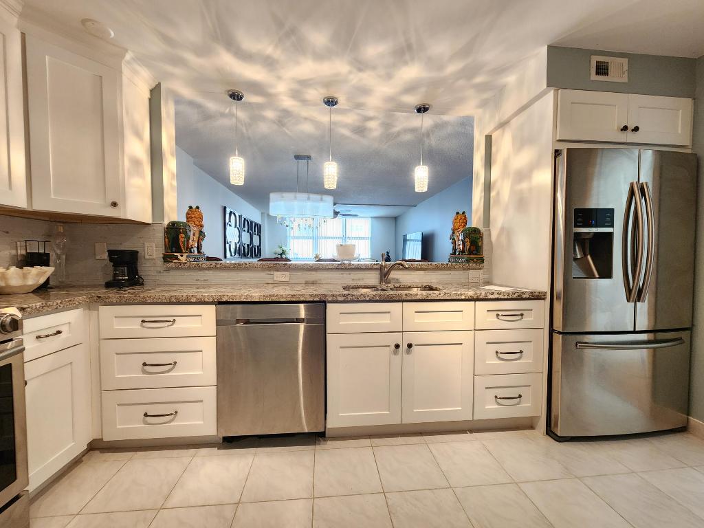 1147 Hillsboro Mile 209