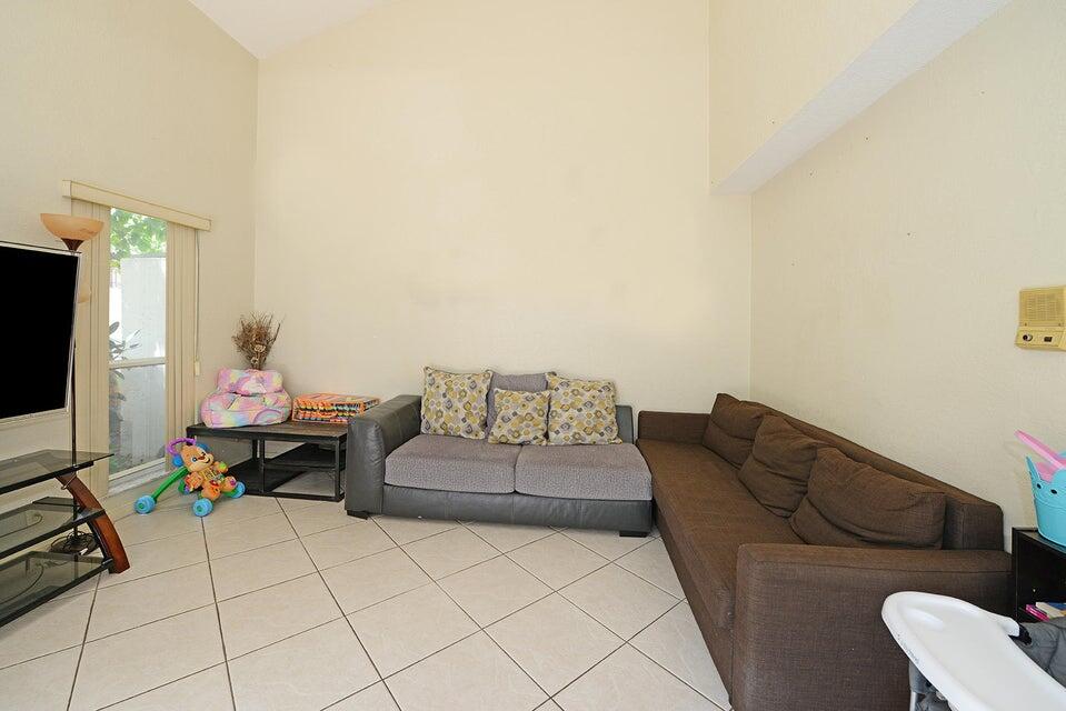 21904 N Palmetto Circle North Circle