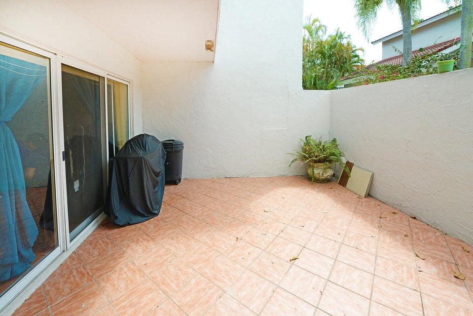 21904 N Palmetto Circle North Circle