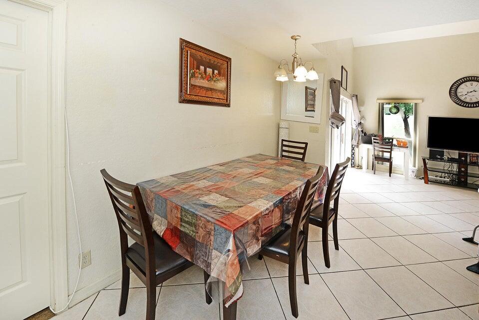 21904 N Palmetto Circle North Circle