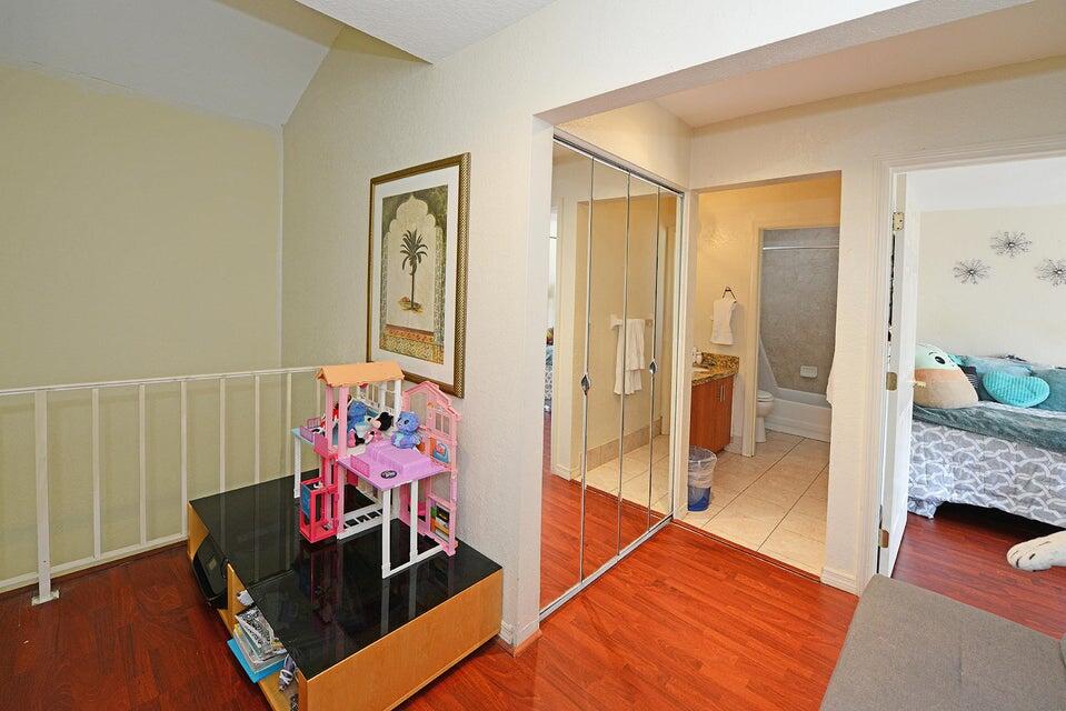 21904 N Palmetto Circle North Circle