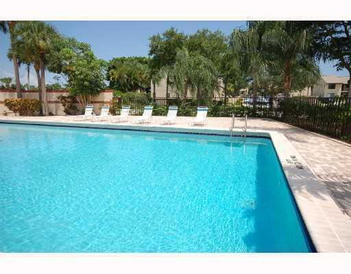 21904 N Palmetto Circle North Circle