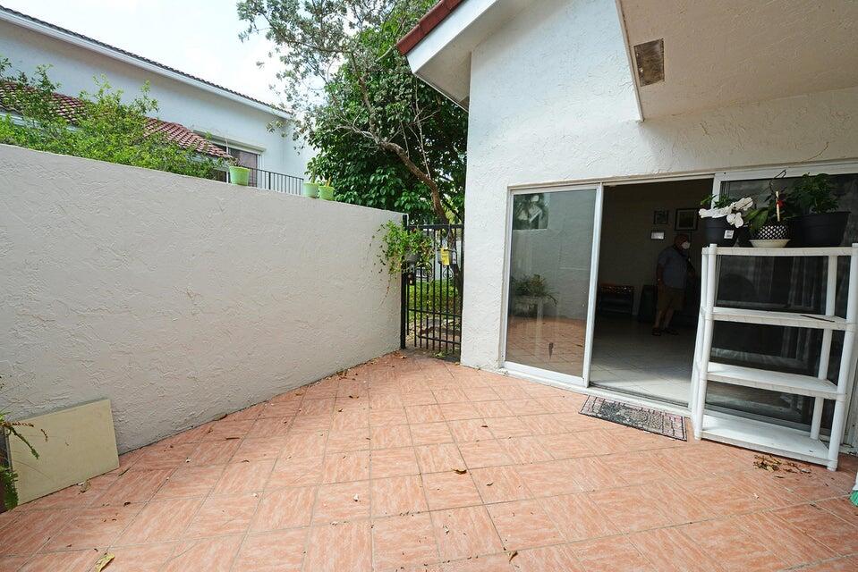 21904 N Palmetto Circle North Circle