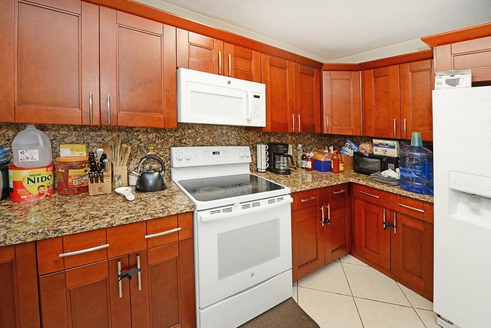 21904 N Palmetto Circle North Circle