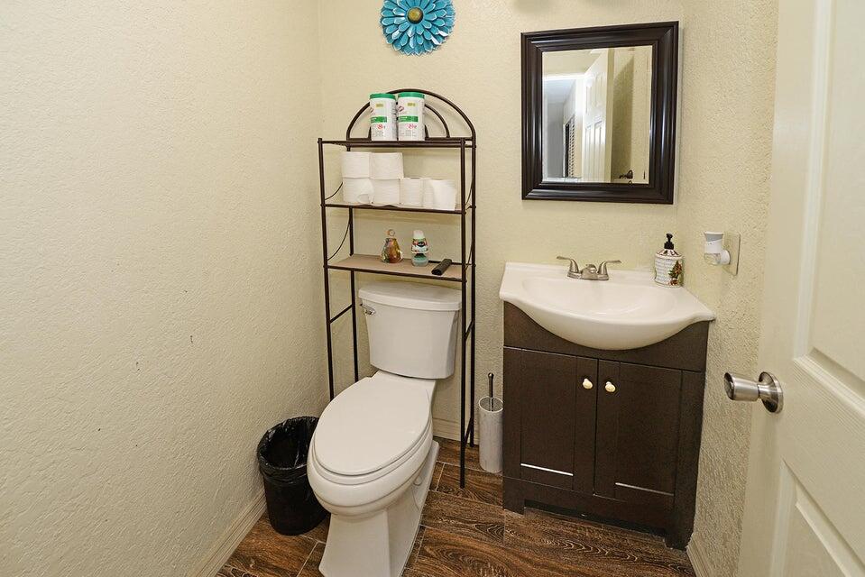 21904 N Palmetto Circle North Circle