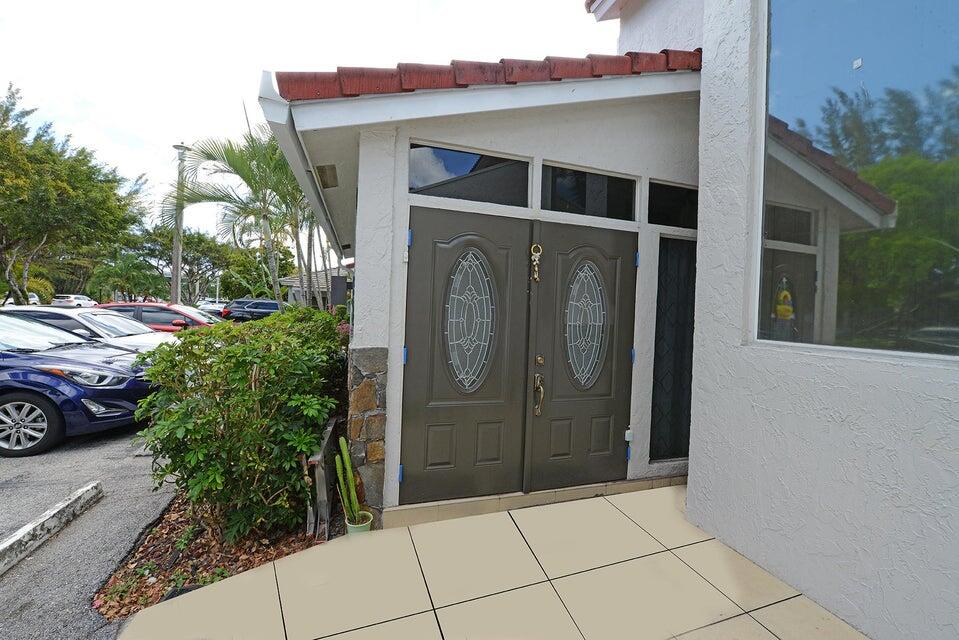 21904 N Palmetto Circle North Circle