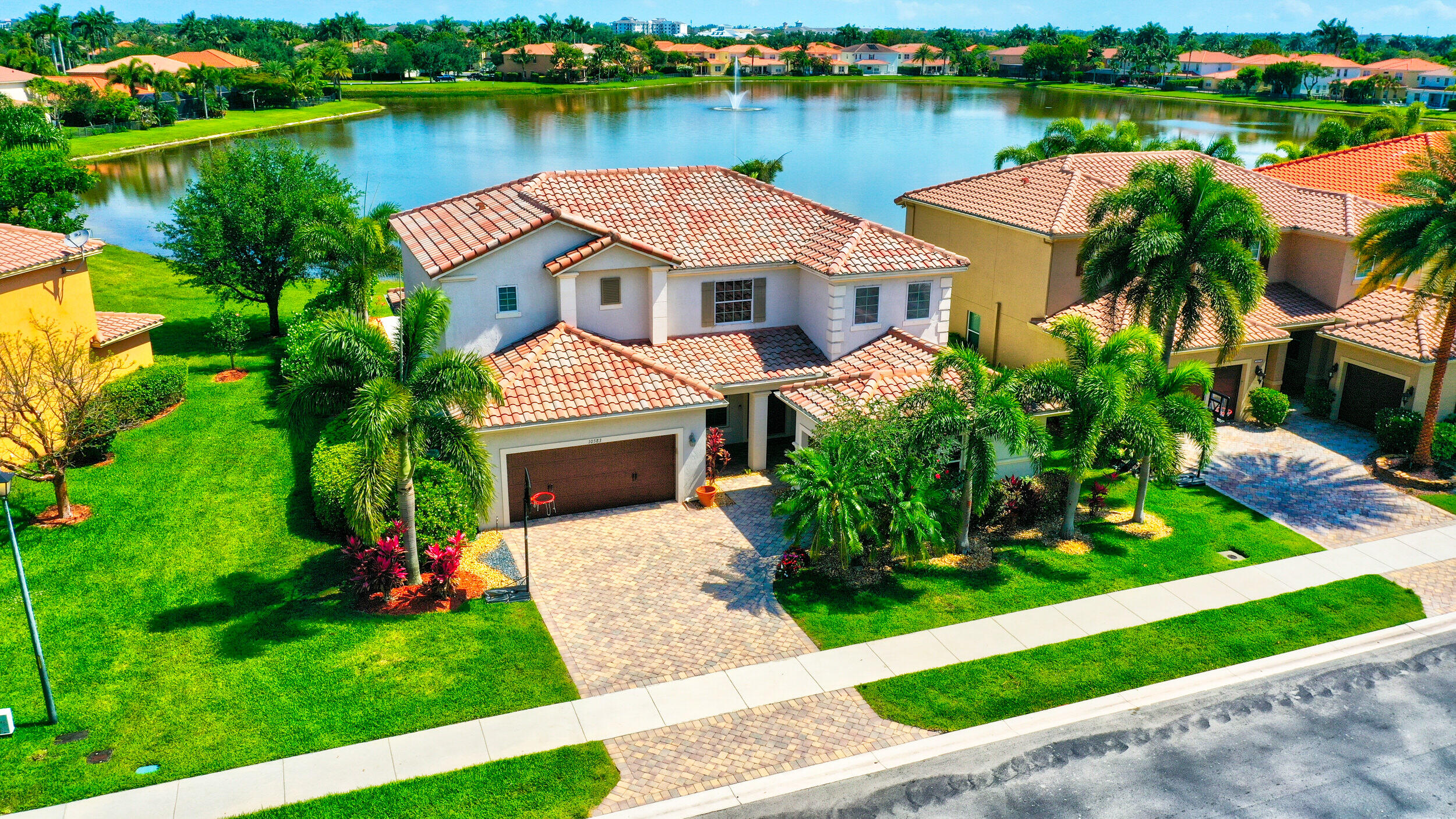10583 Longleaf Lane