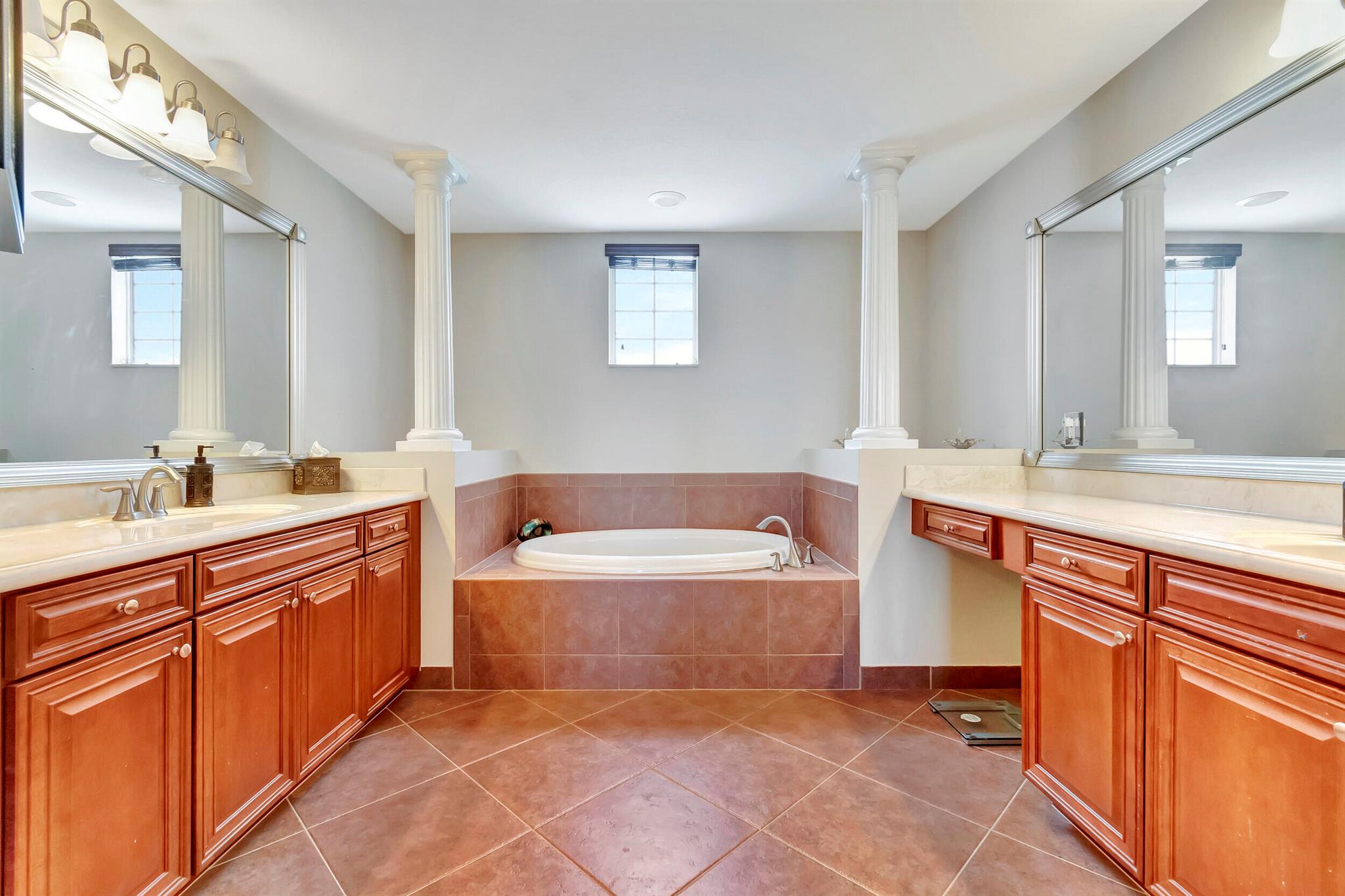 10583 Longleaf Lane
