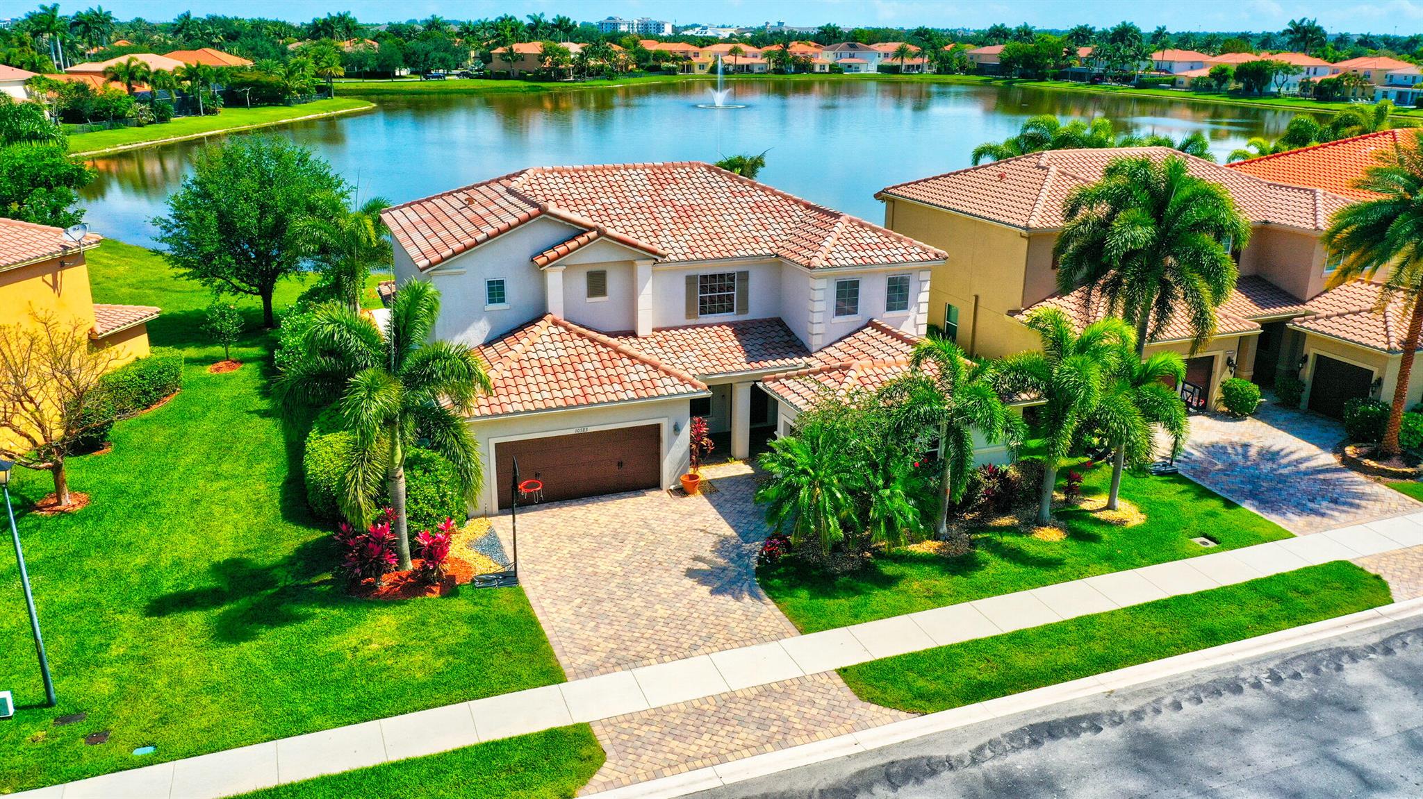 10583 Longleaf Lane