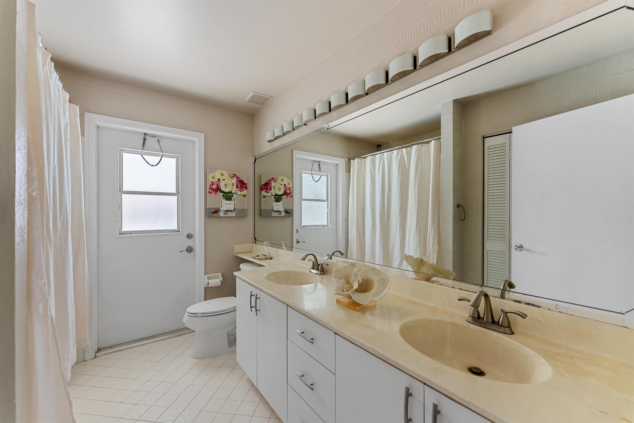 10888 Avenida Santa Ana