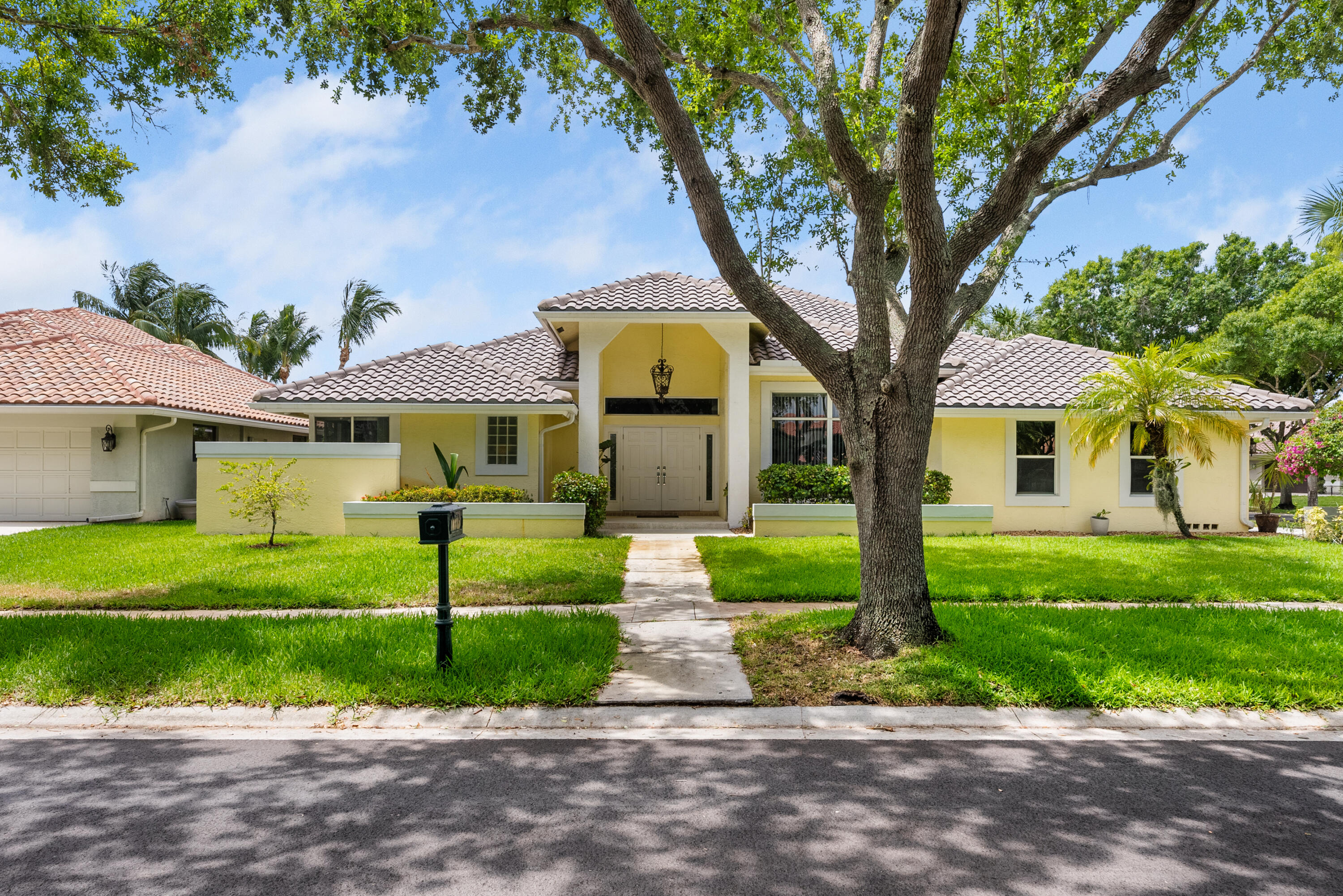 10888 Avenida Santa Ana