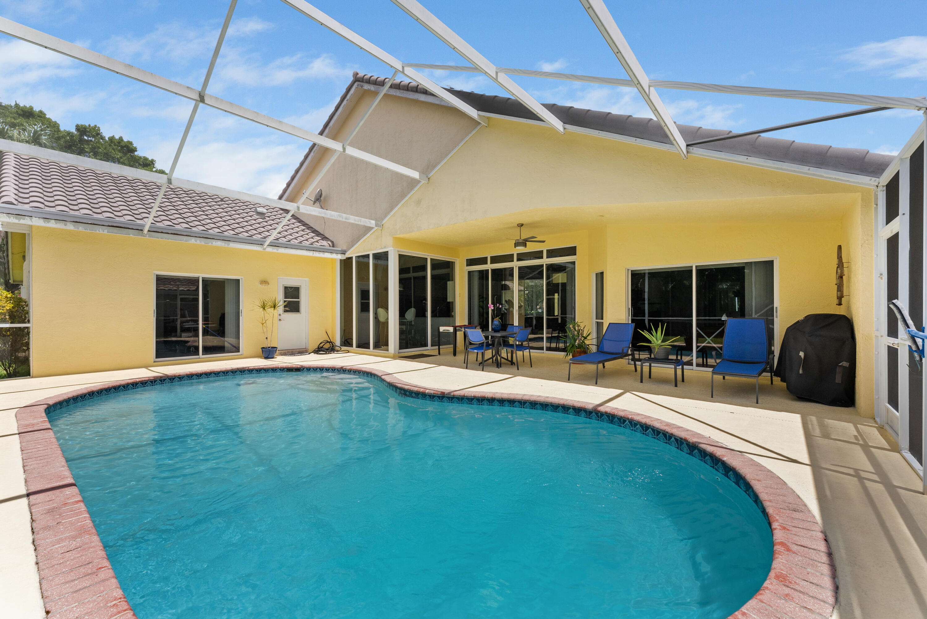 10888 Avenida Santa Ana