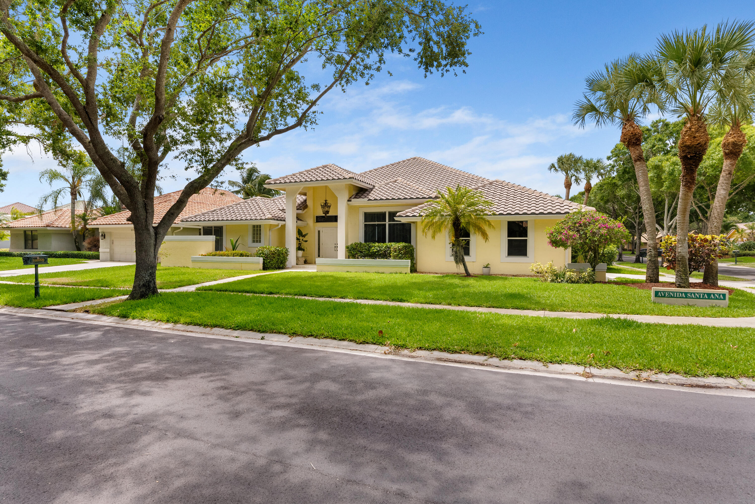 10888 Avenida Santa Ana