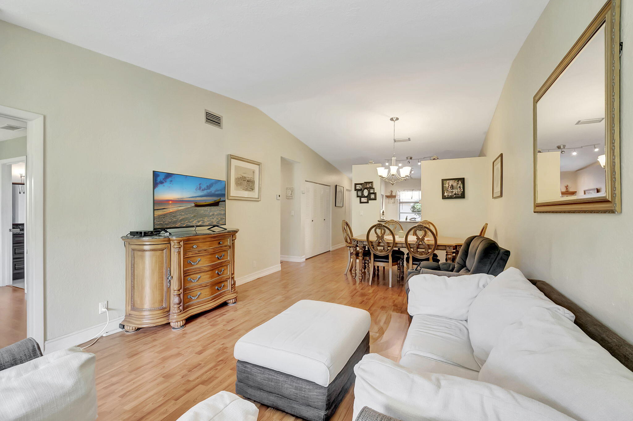 8612 Overset Lane