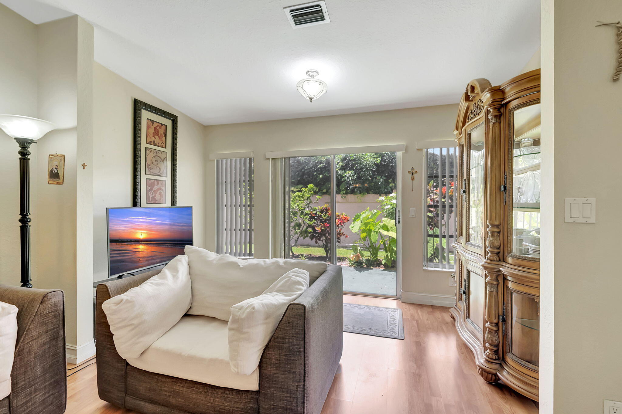 8612 Overset Lane