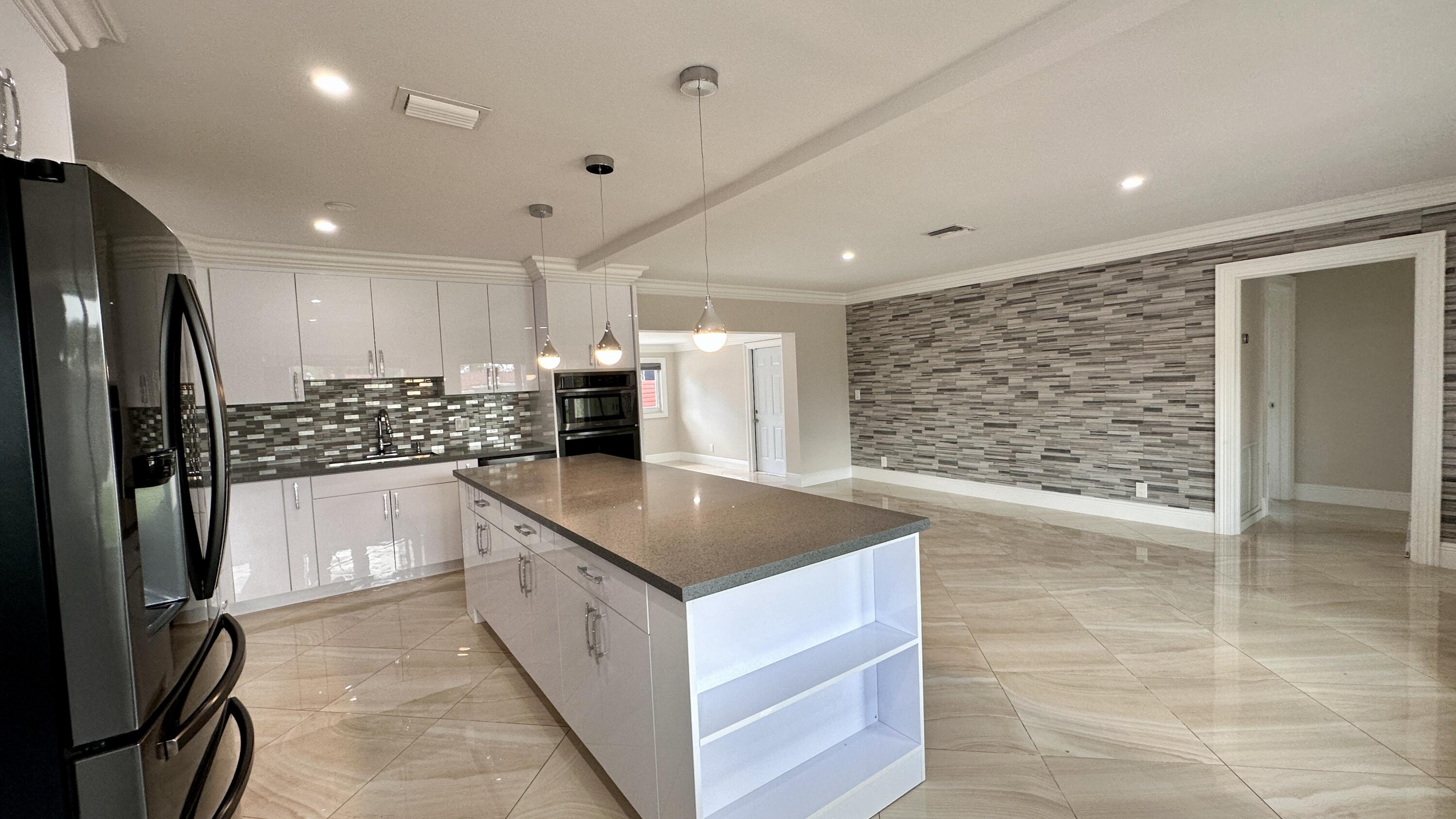 22 SE 7th Avenue