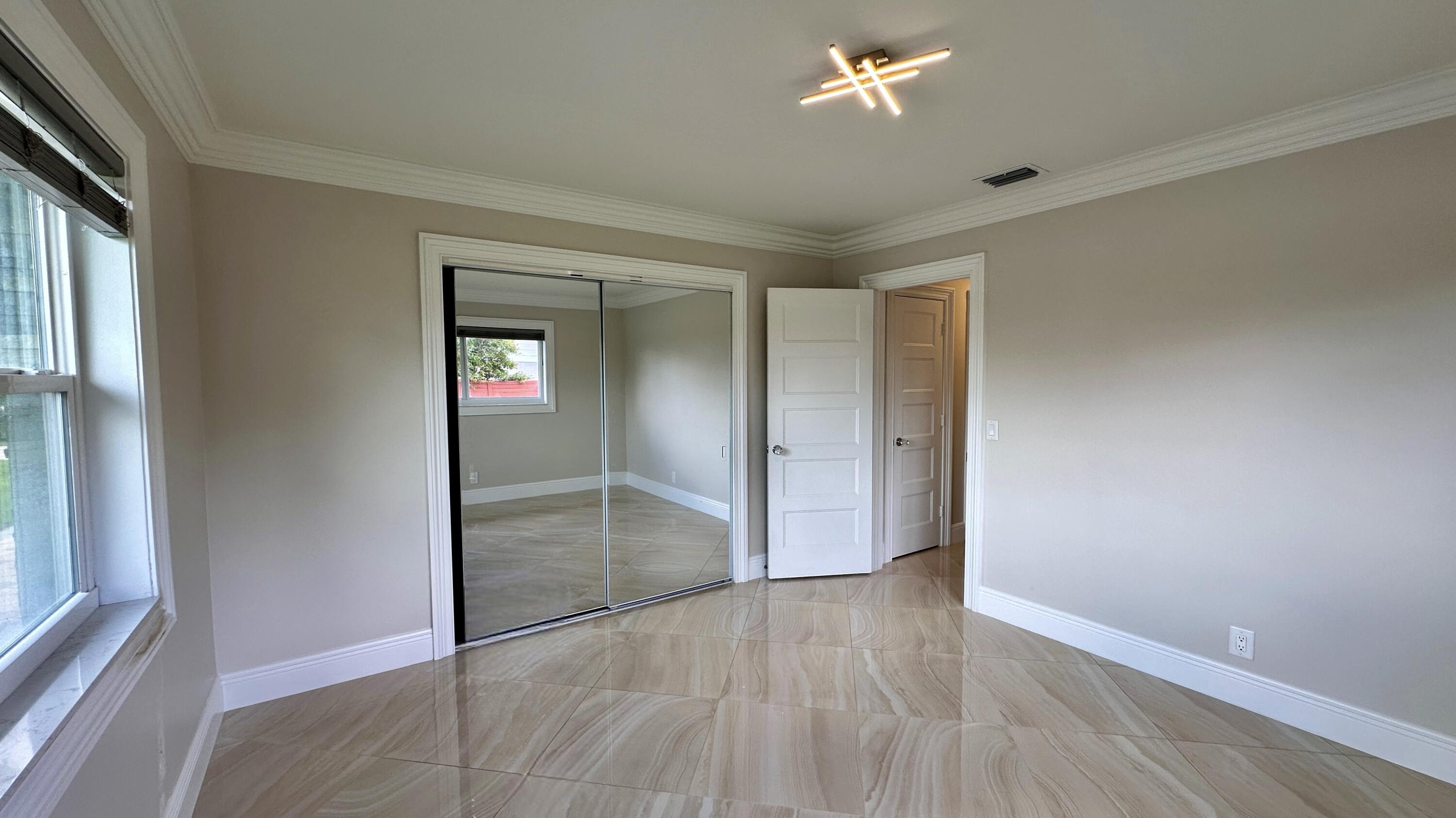 22 SE 7th Avenue