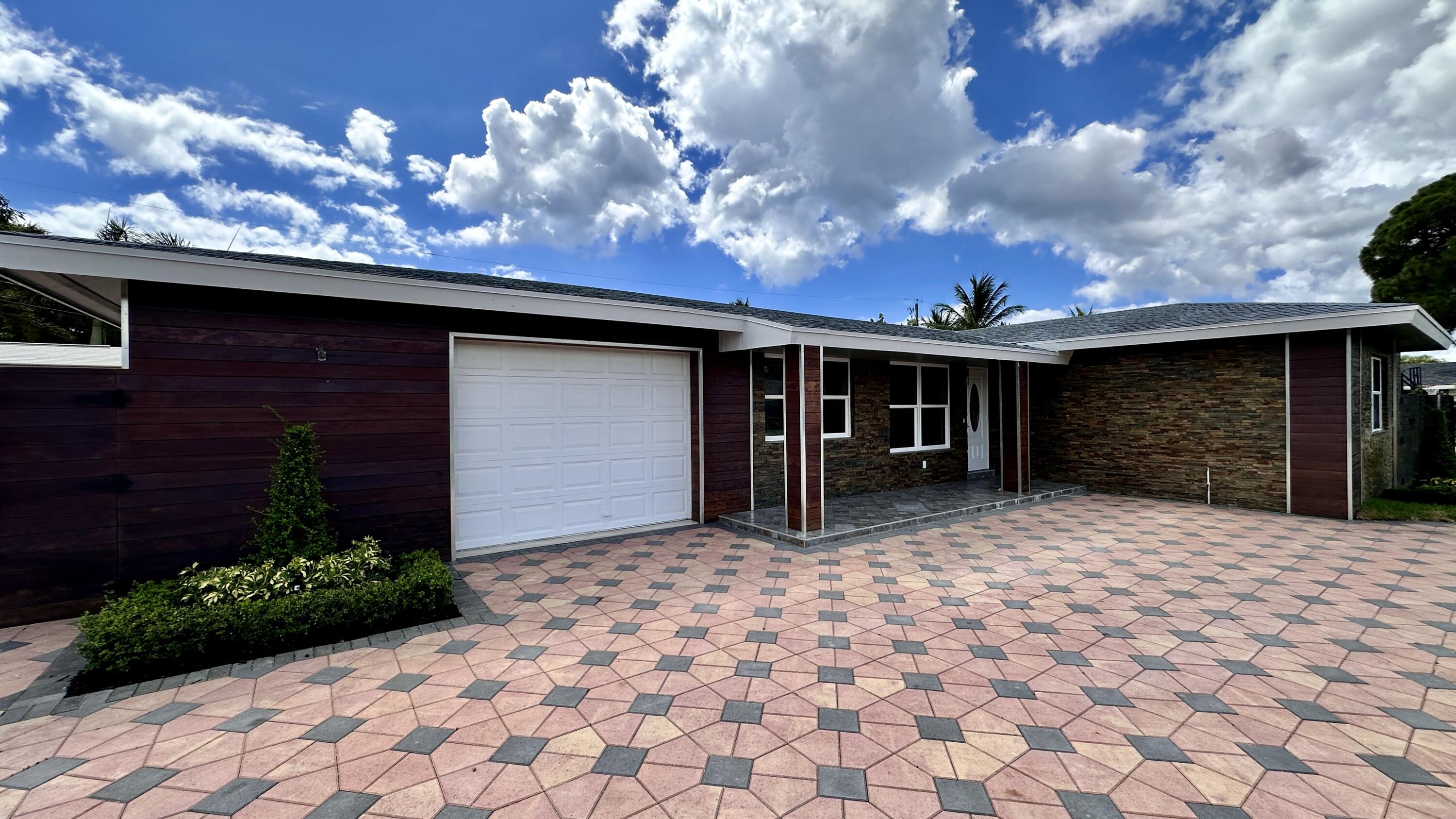 22 SE 7th Avenue