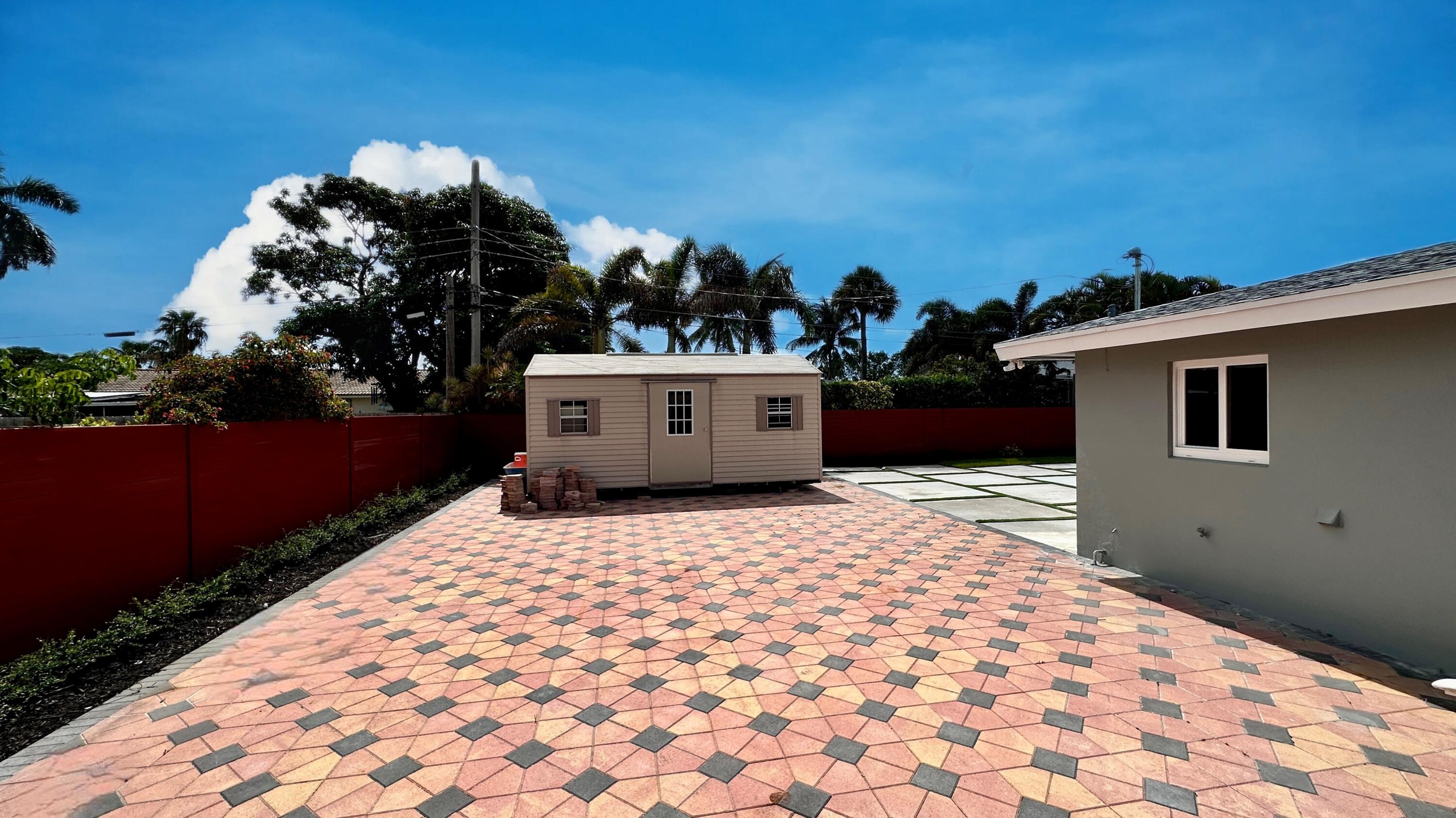 22 SE 7th Avenue