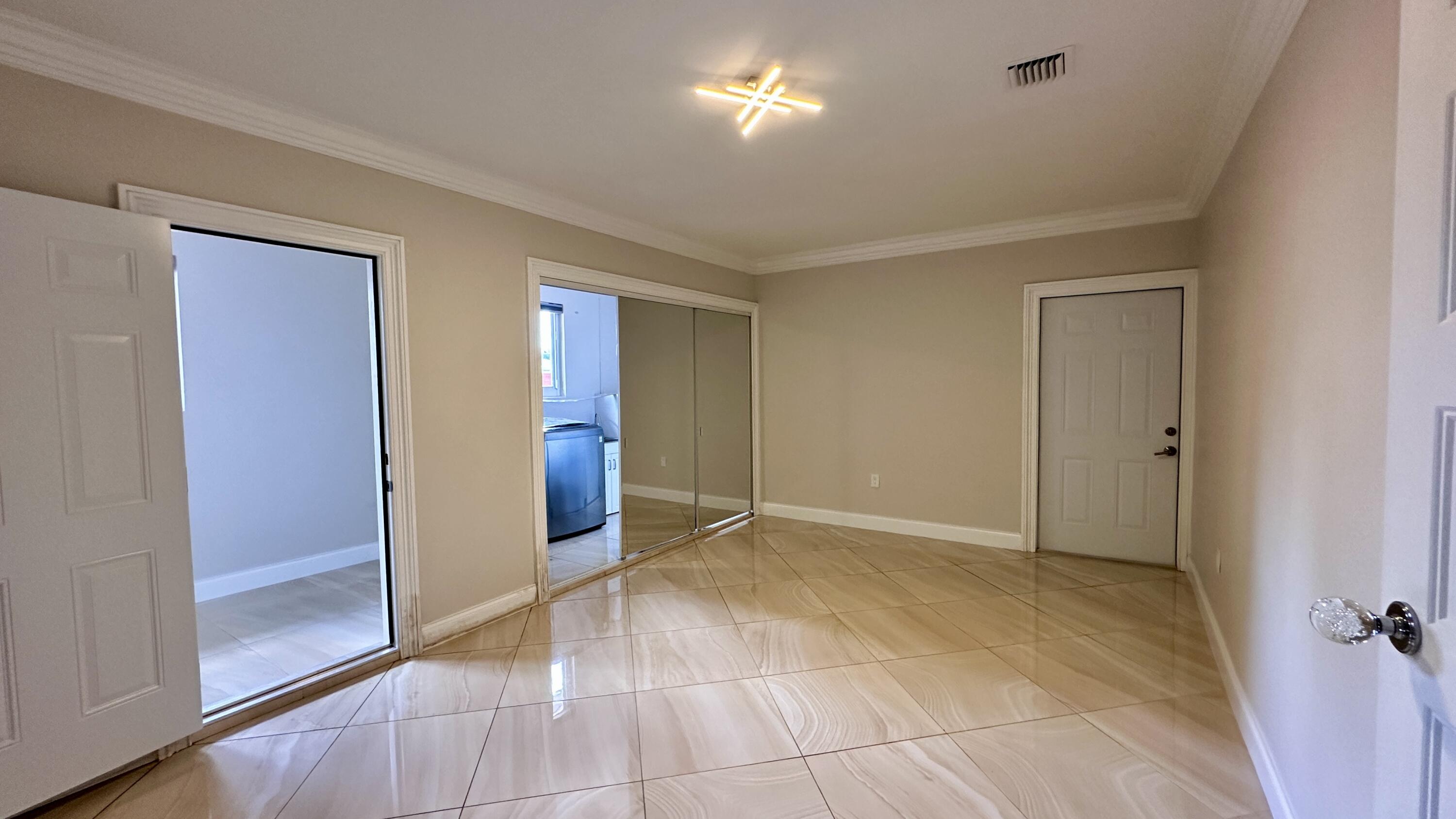 22 SE 7th Avenue