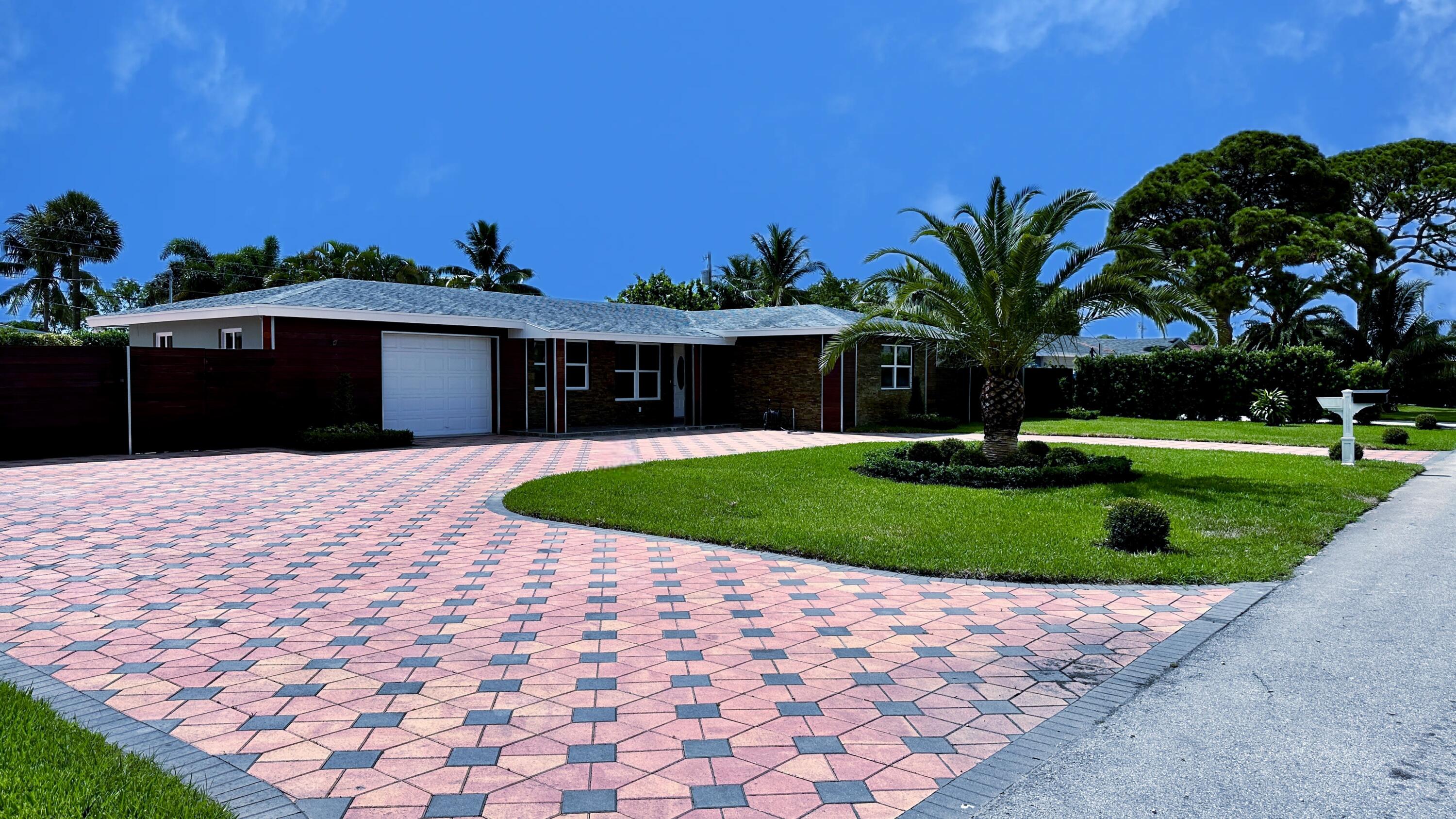 22 SE 7th Avenue
