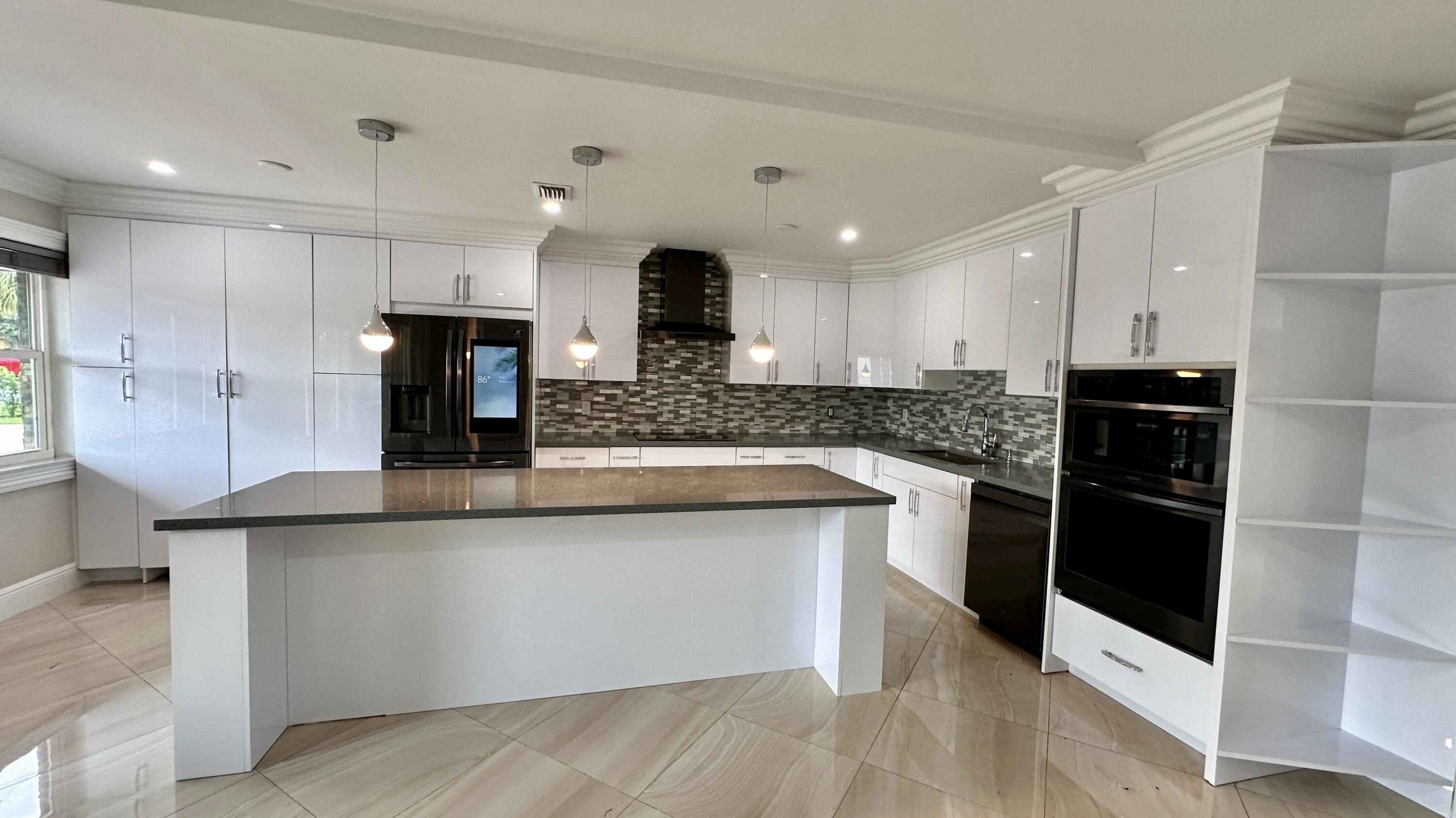 22 SE 7th Avenue