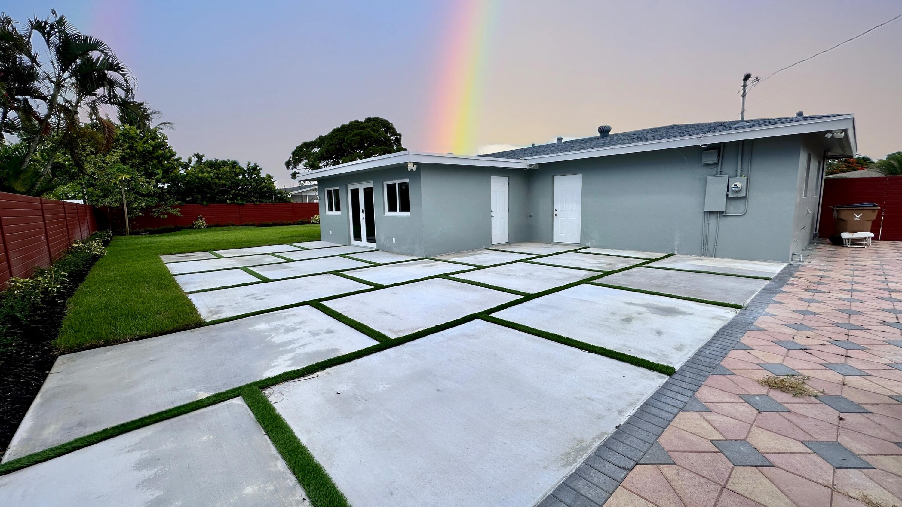 22 SE 7th Avenue