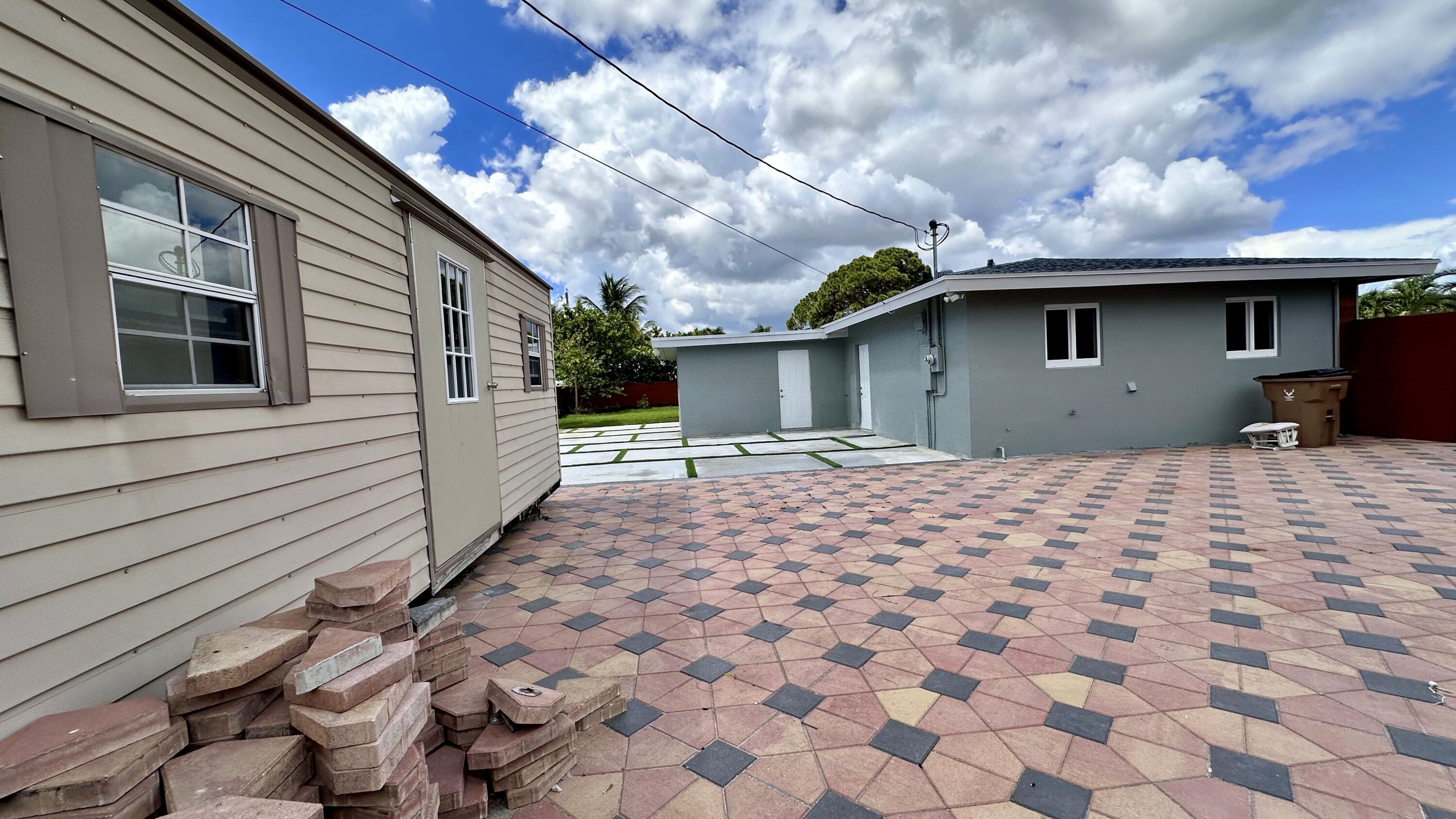 22 SE 7th Avenue