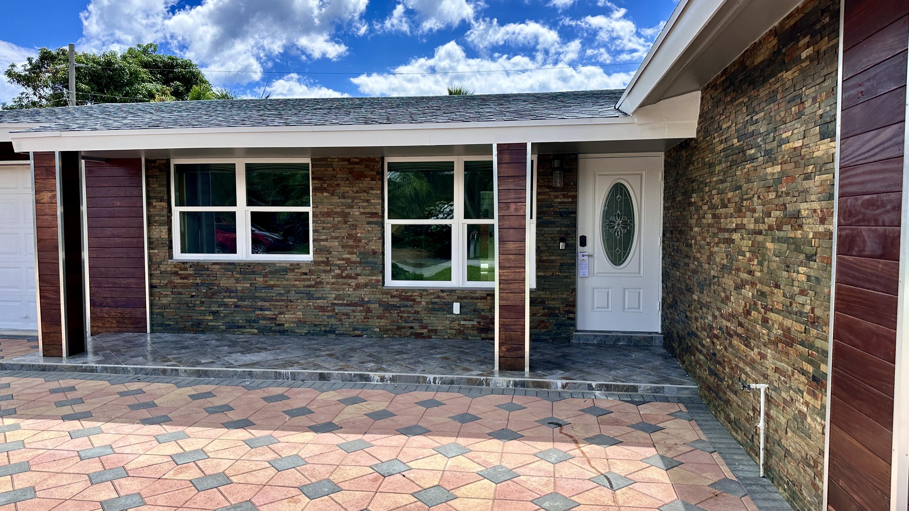 22 SE 7th Avenue