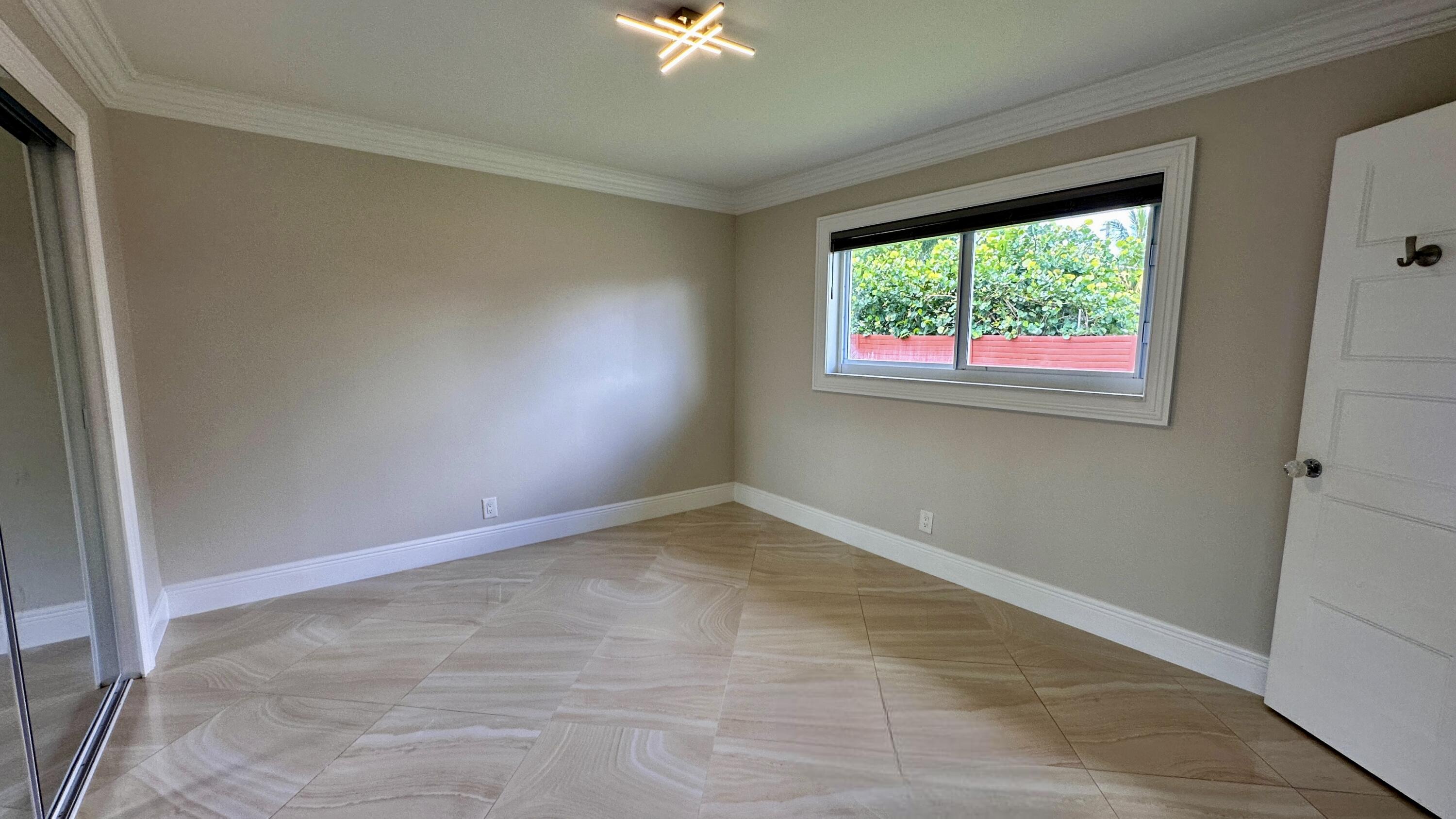 22 SE 7th Avenue