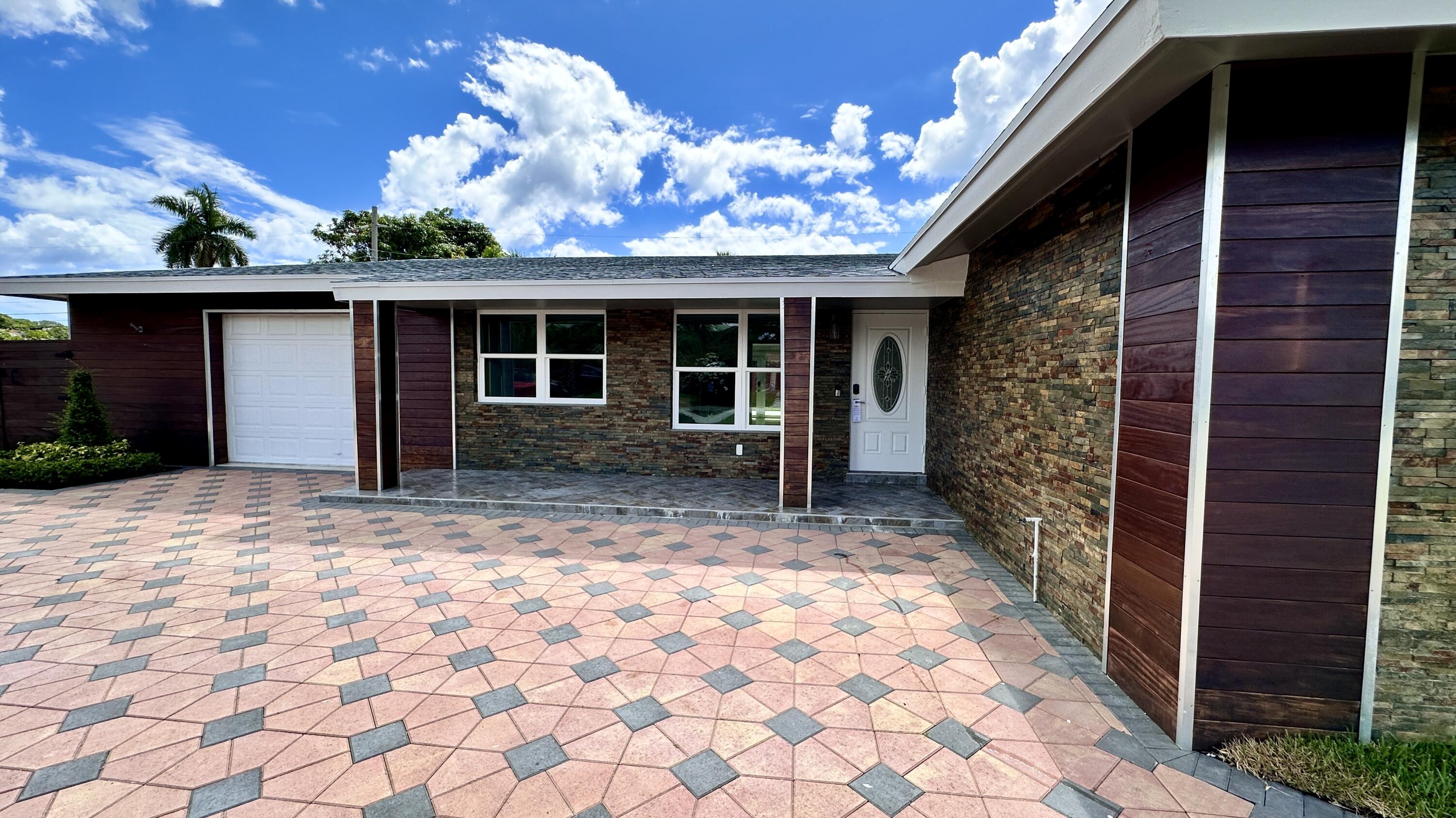 22 SE 7th Avenue