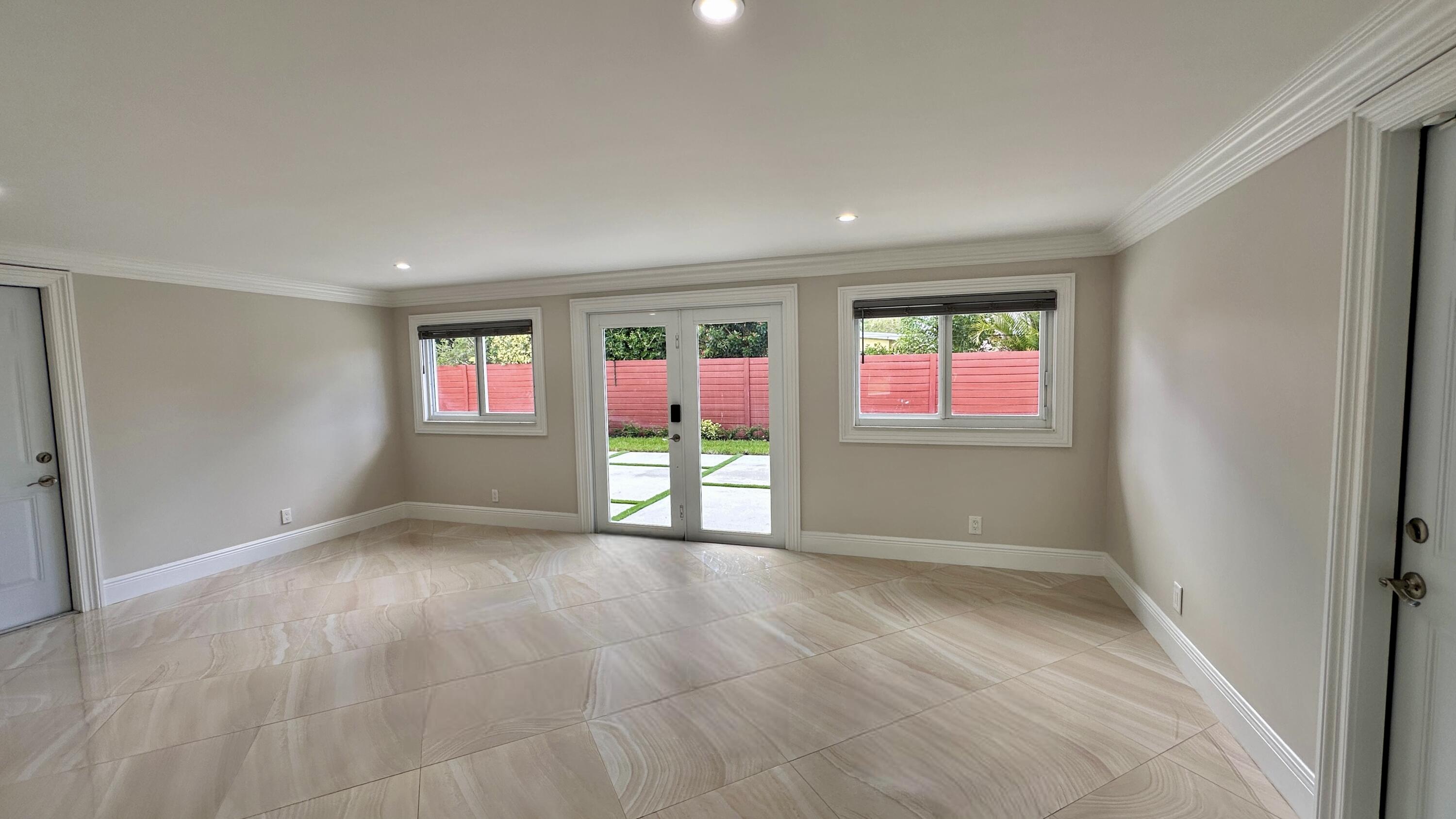 22 SE 7th Avenue