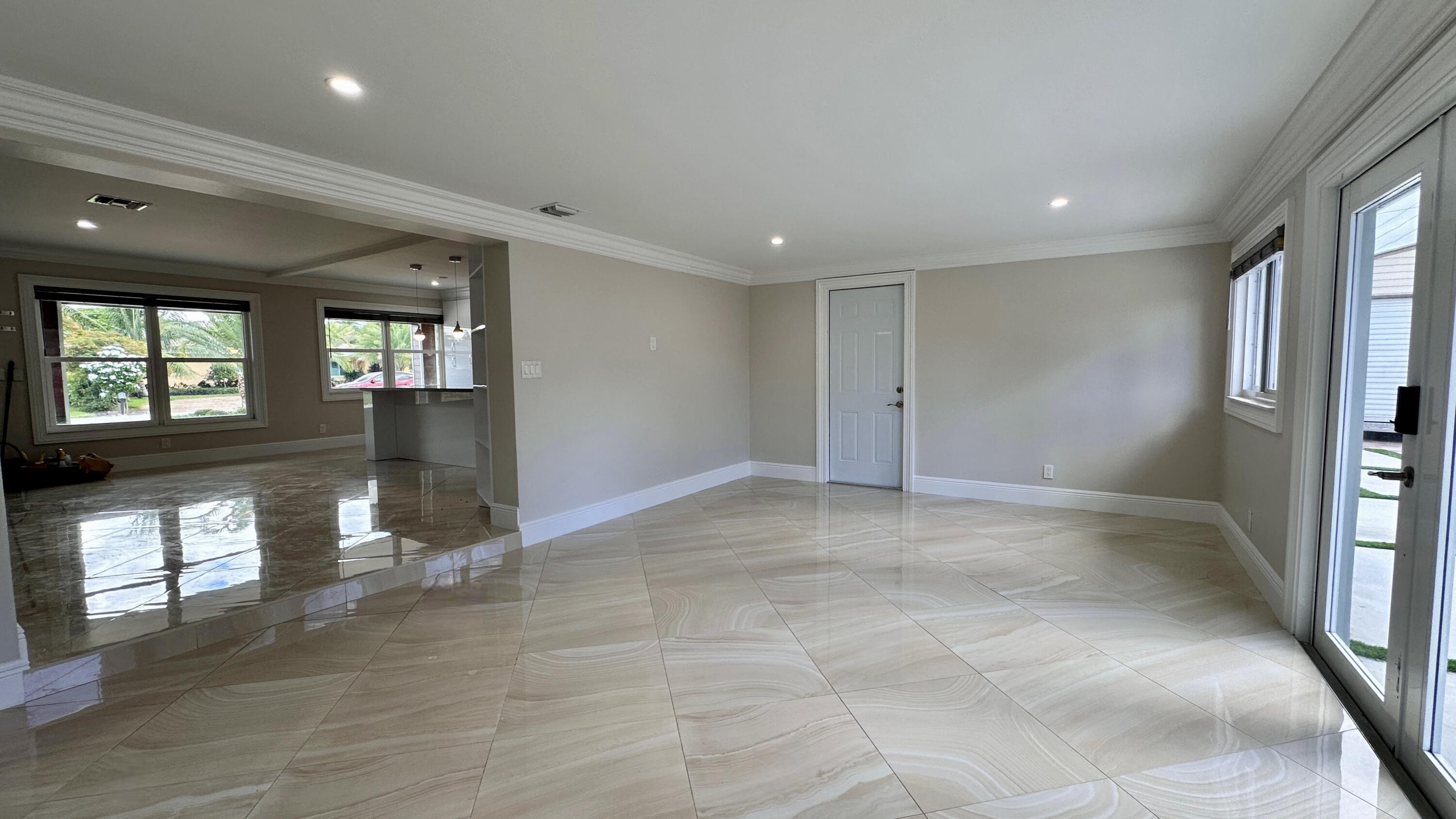 22 SE 7th Avenue