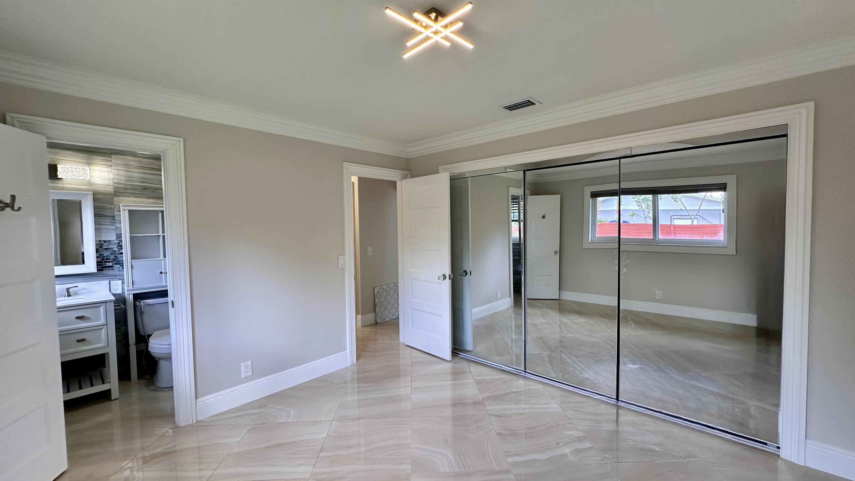 22 SE 7th Avenue