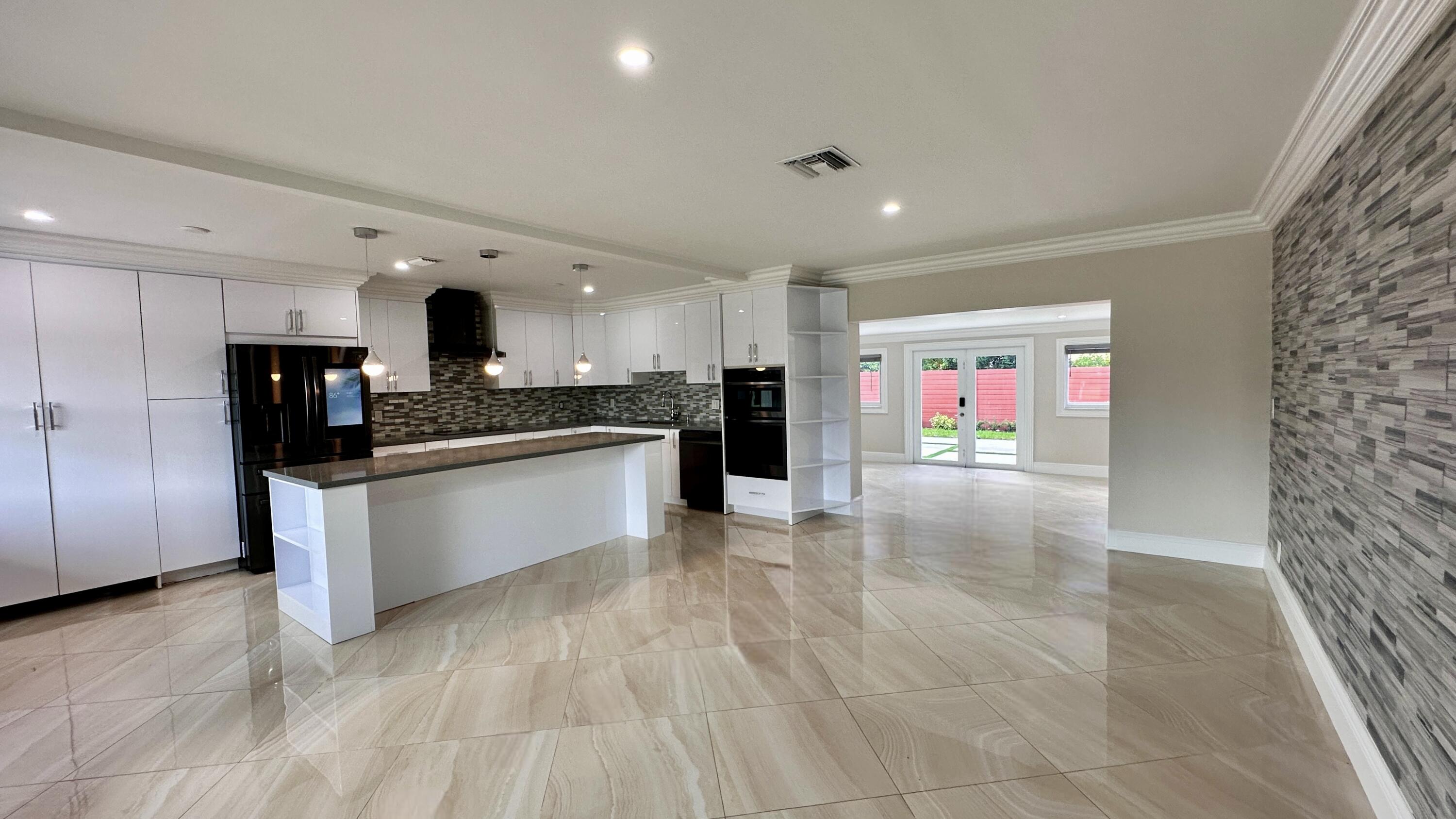 22 SE 7th Avenue