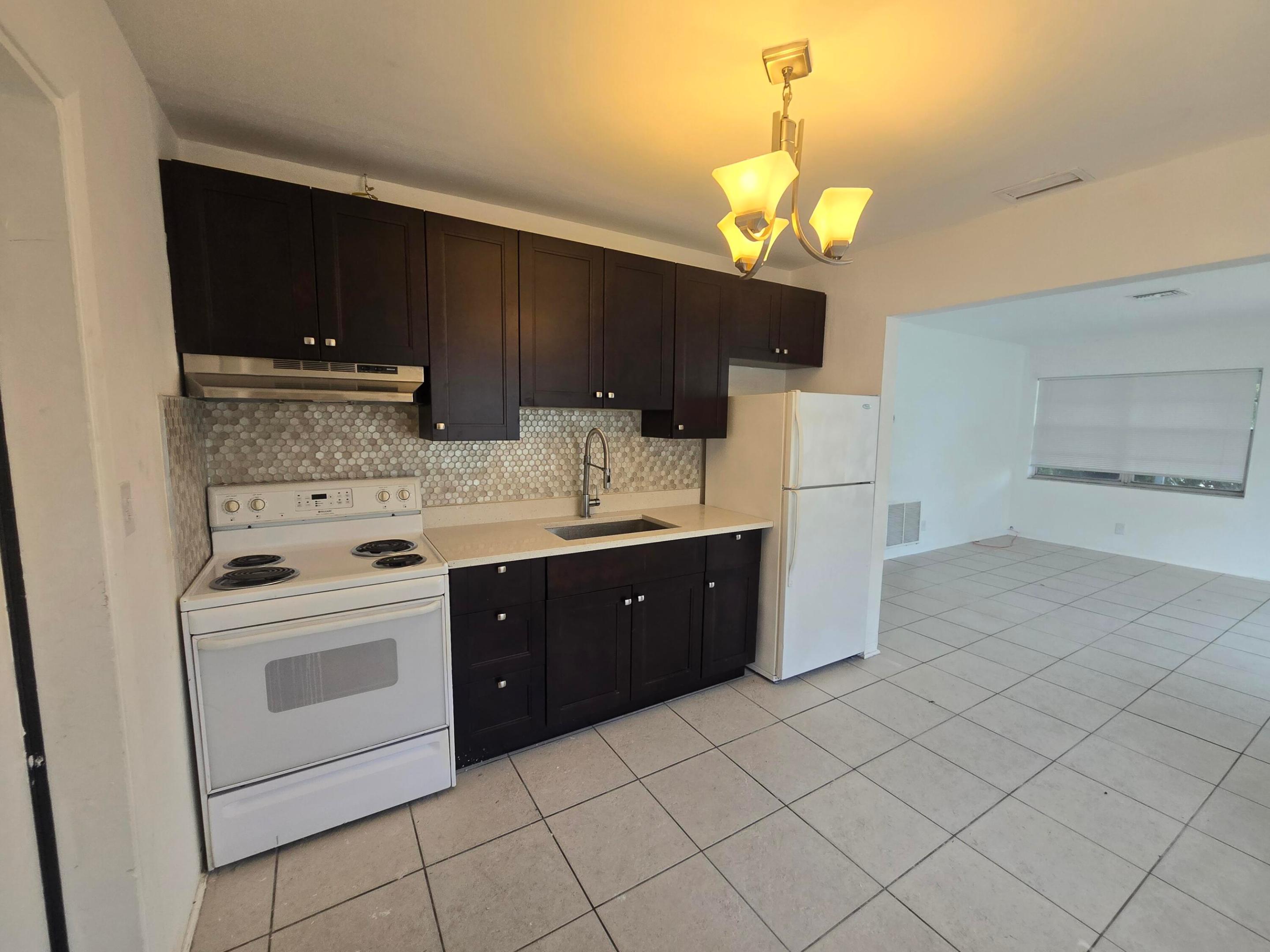 1900 NE 4th Street 1-2