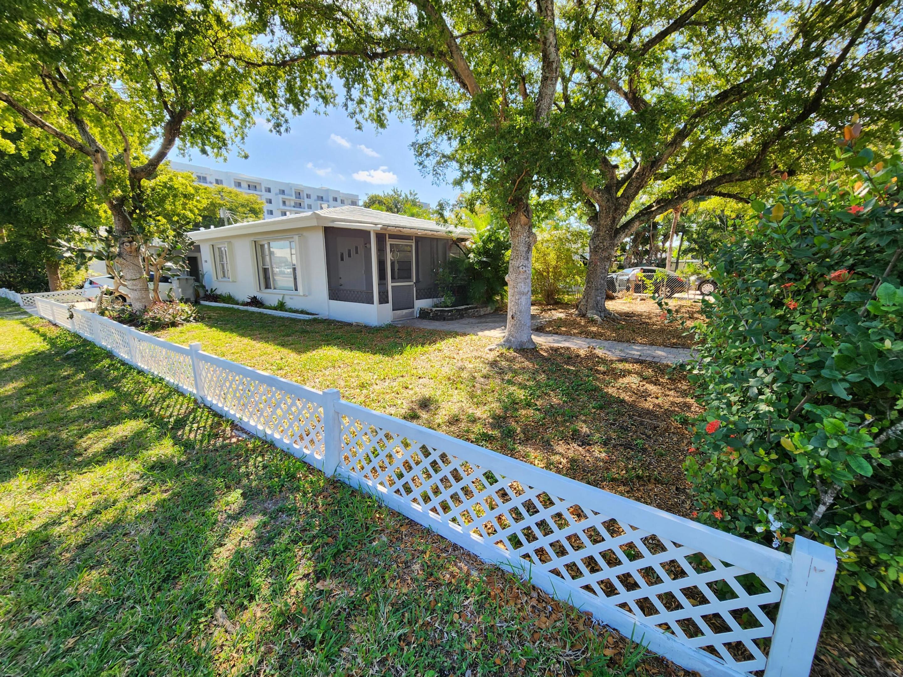 1900 NE 4th Street 1-2