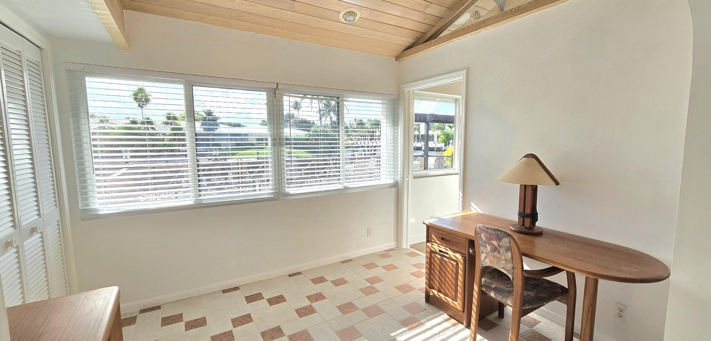 4011 NE 27th Terrace