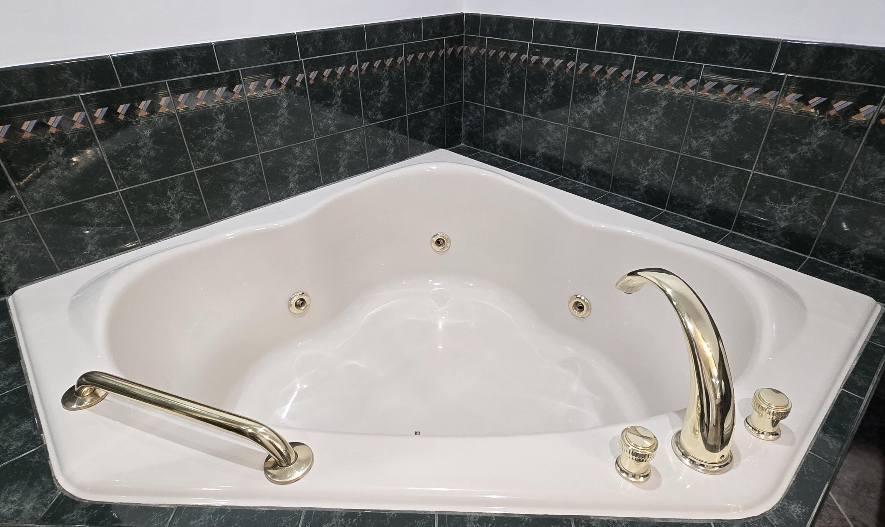 4011 NE 27th Terrace