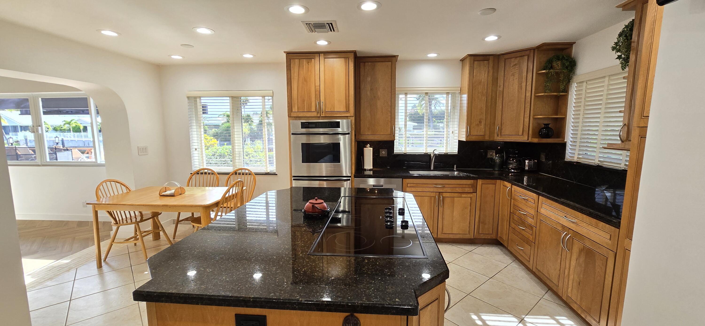 4011 NE 27th Terrace