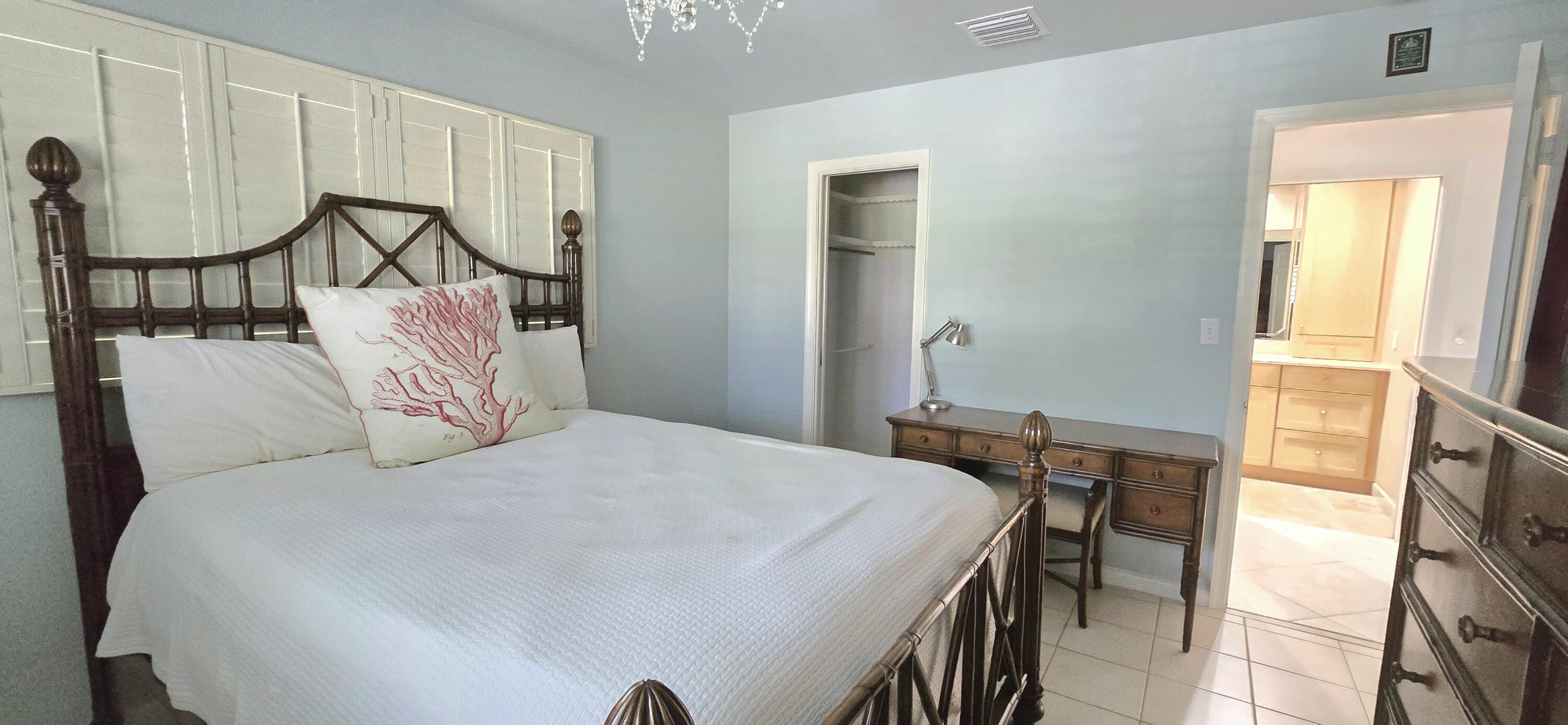 4011 NE 27th Terrace