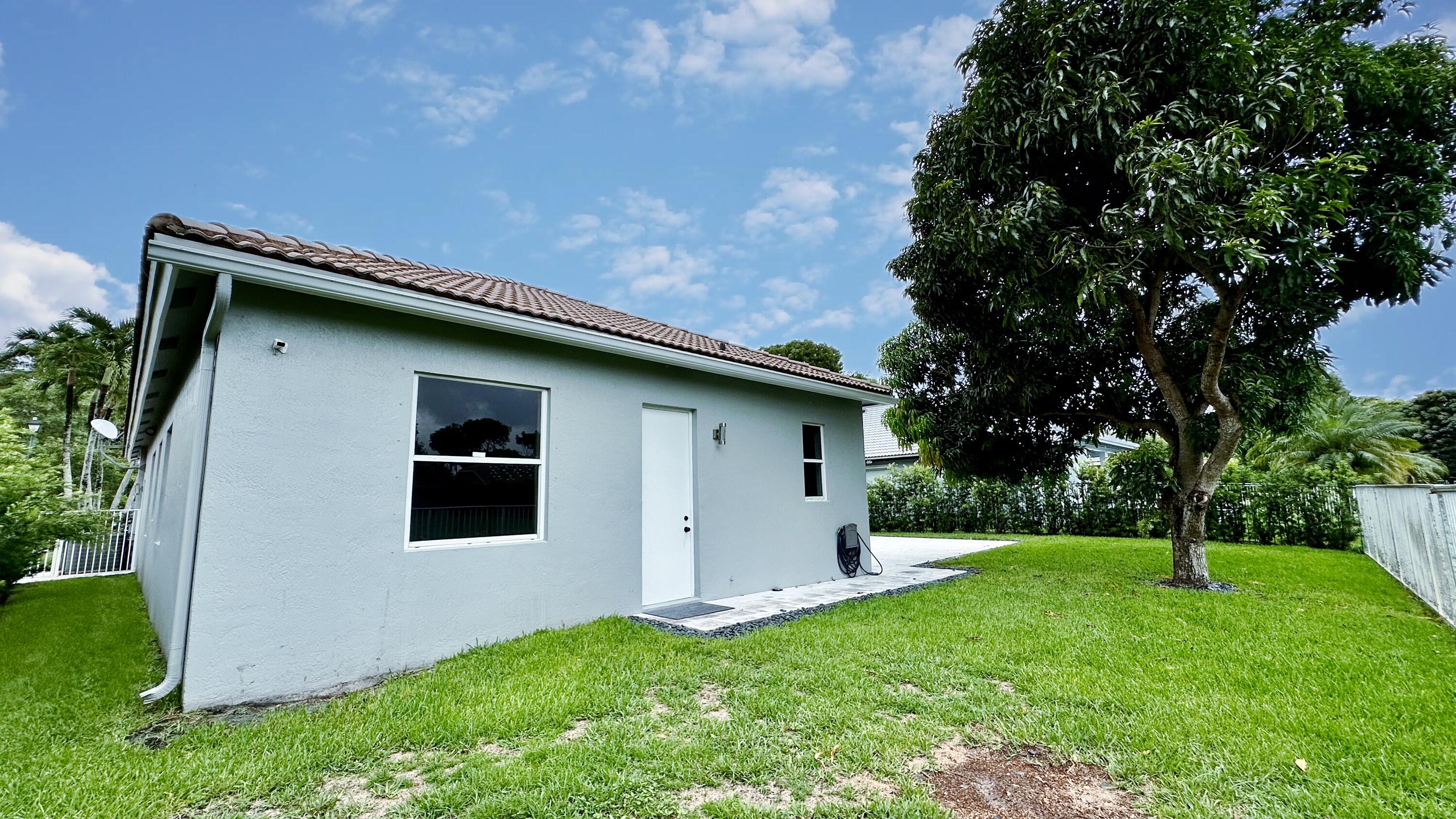 5181 NW 50th Terrace