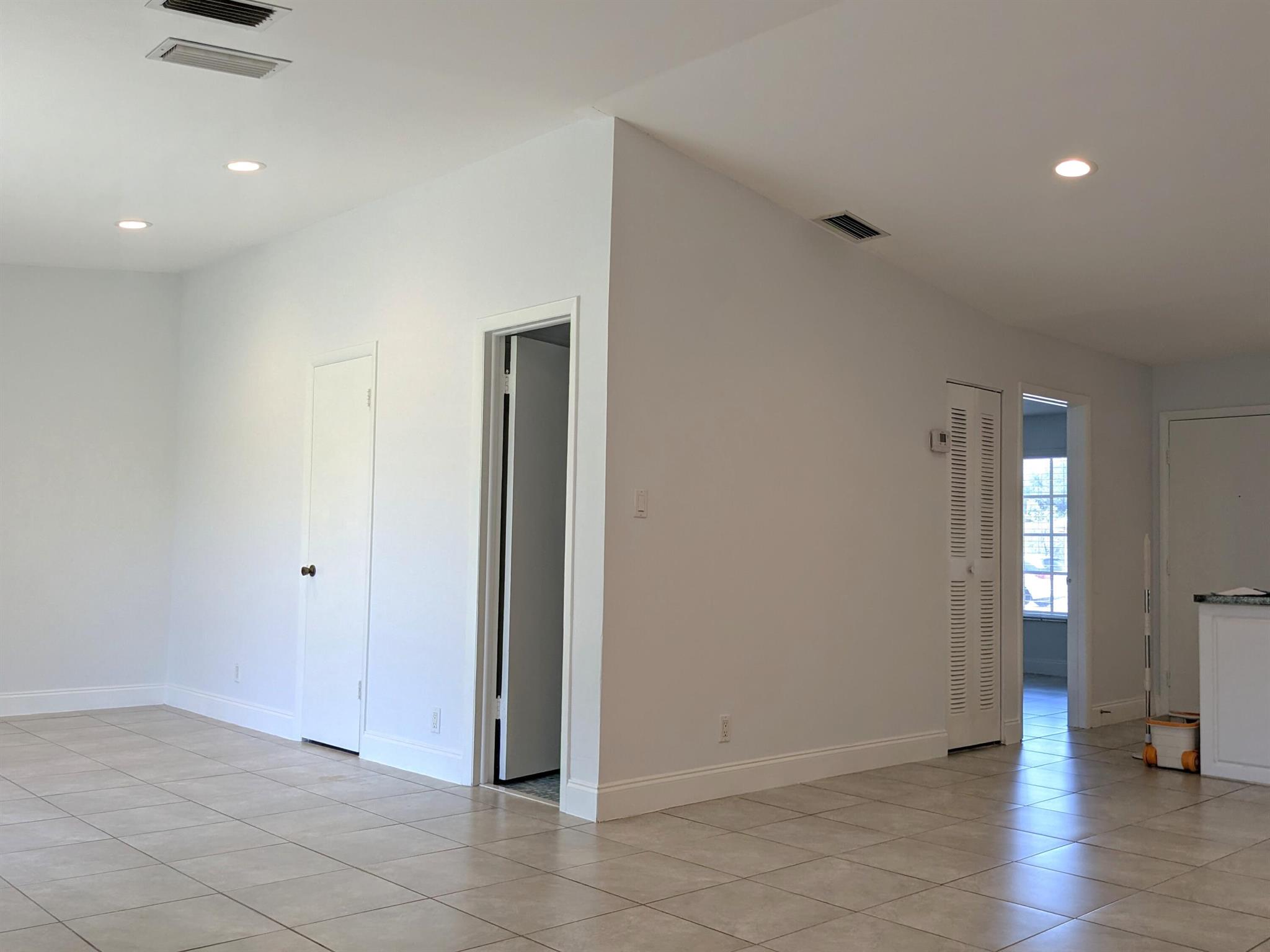 5540 Lakewood Circle H